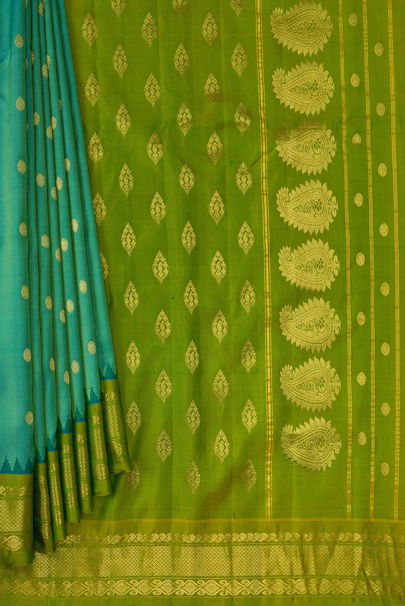 Blue with Green Color Gadwal Silk Saree - Image 4