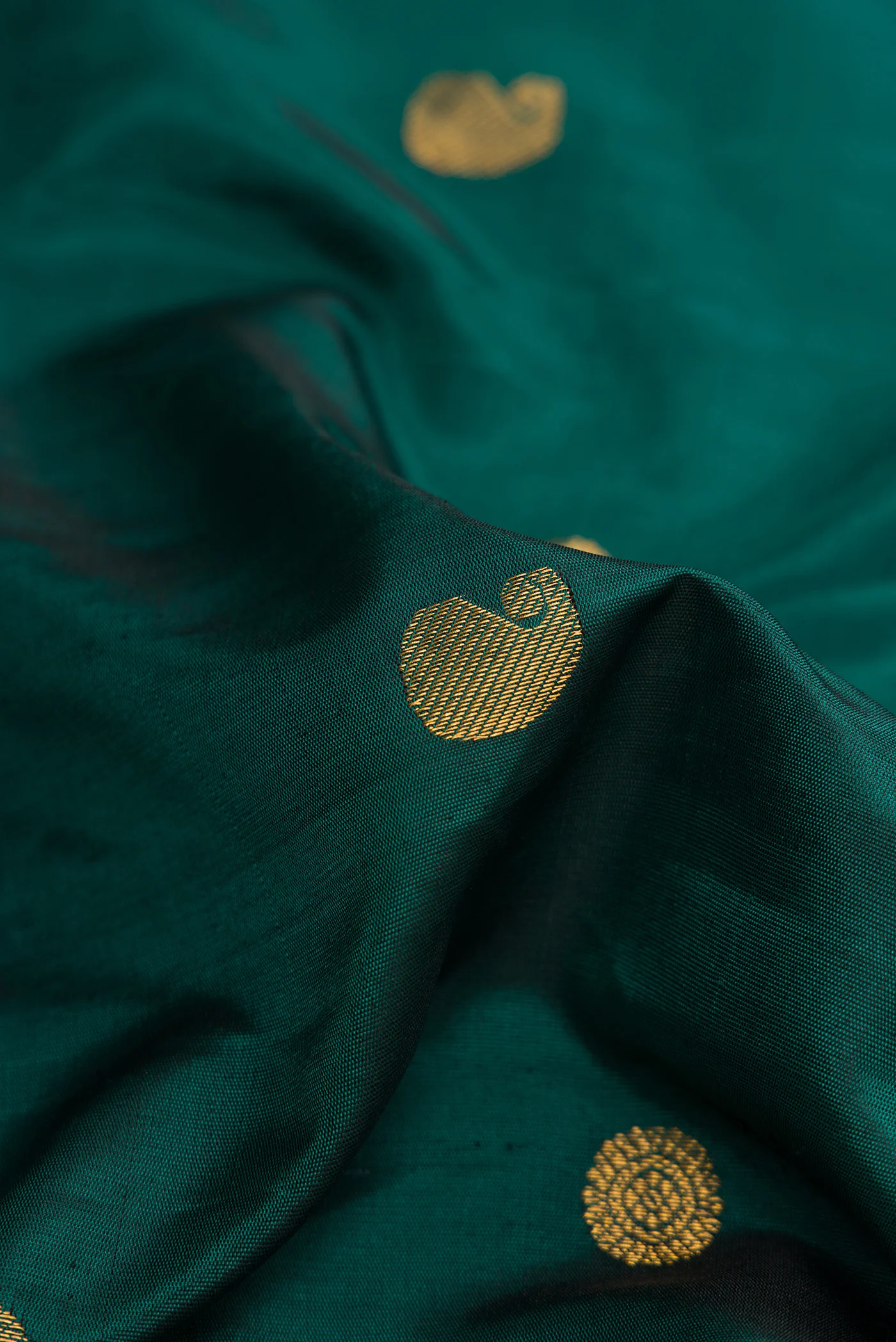 Teal Gadwal Silk Saree - Image 2