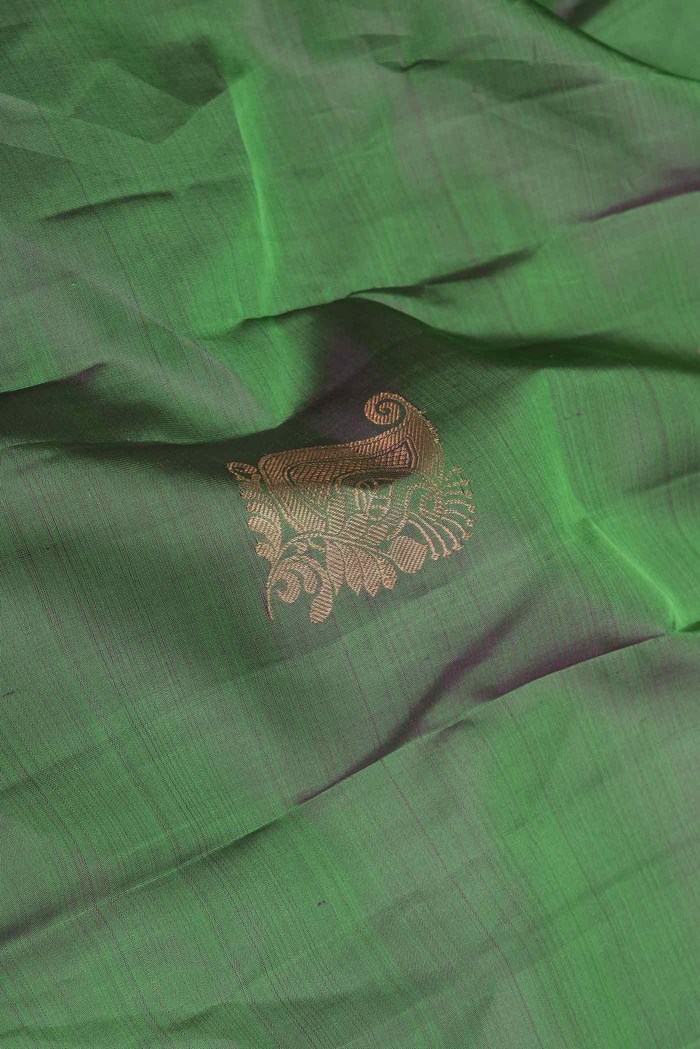 Green Dual Tone Kanjivaram Saree - Image 2