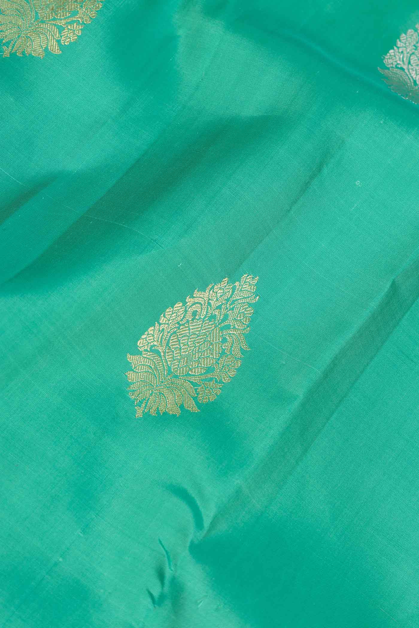 Green Dual Tone Kanjivaram Saree - Image 2