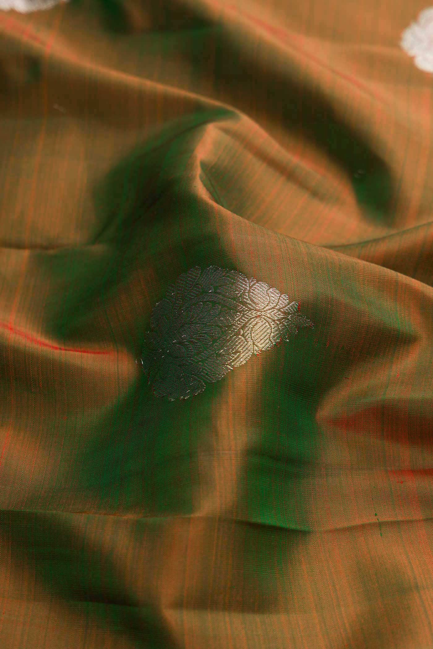 Green Dual Tone Kanjivaram Silk Saree - Image 2