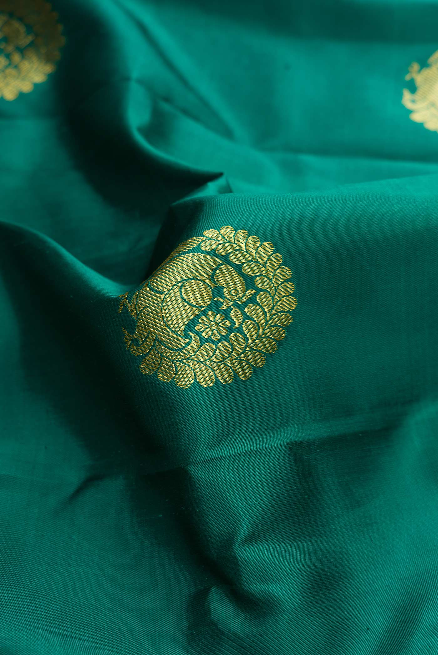 Green Dual Tone Kanjivaram Silk Saree - Image 2