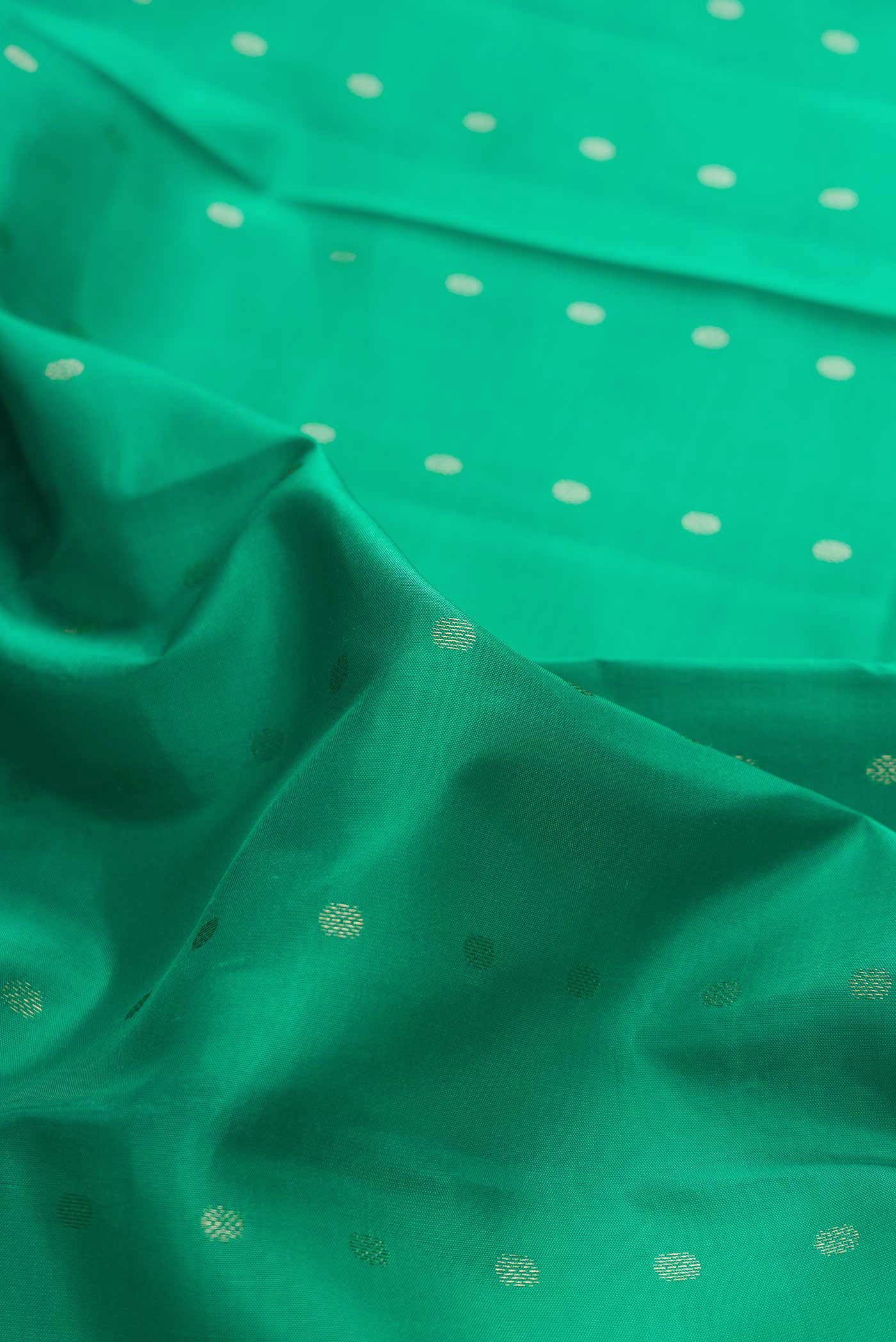 Green Dual Tone Kanchipuram Silk Saree - Image 2