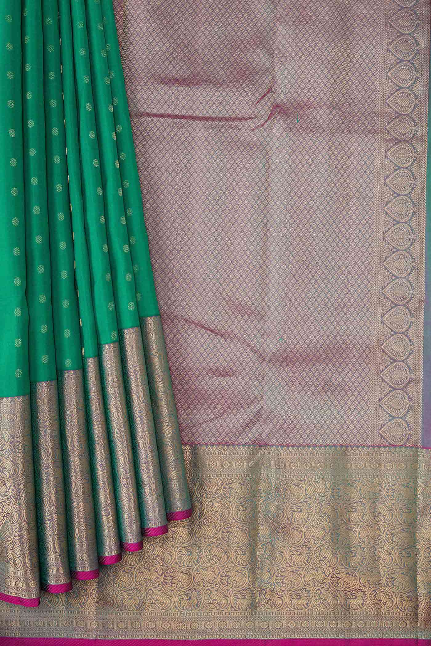 Green Dual Tone Kanchipuram Silk Saree - Image 4