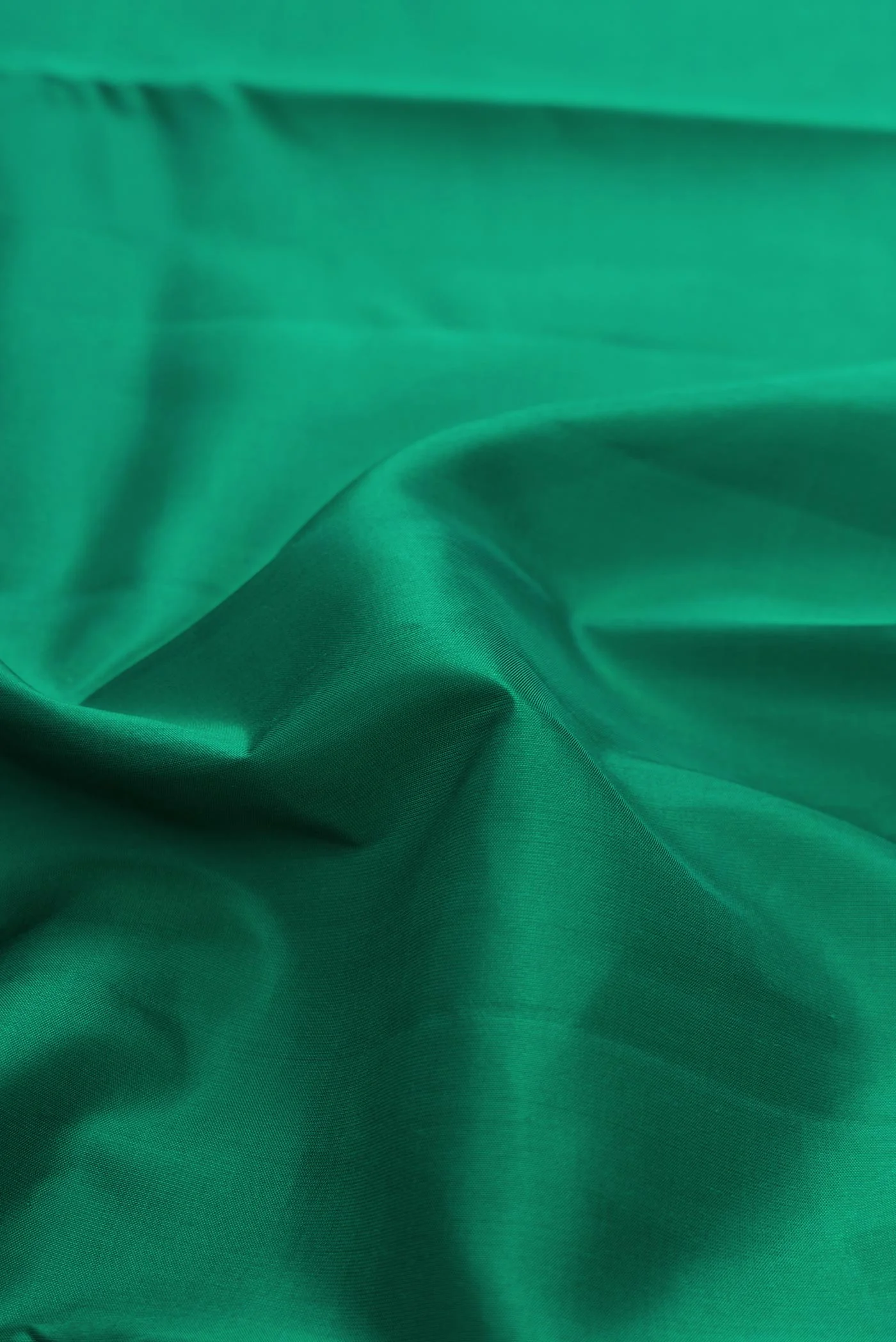 Green Dual Tone Kanchipuram Silk Saree - Image 2