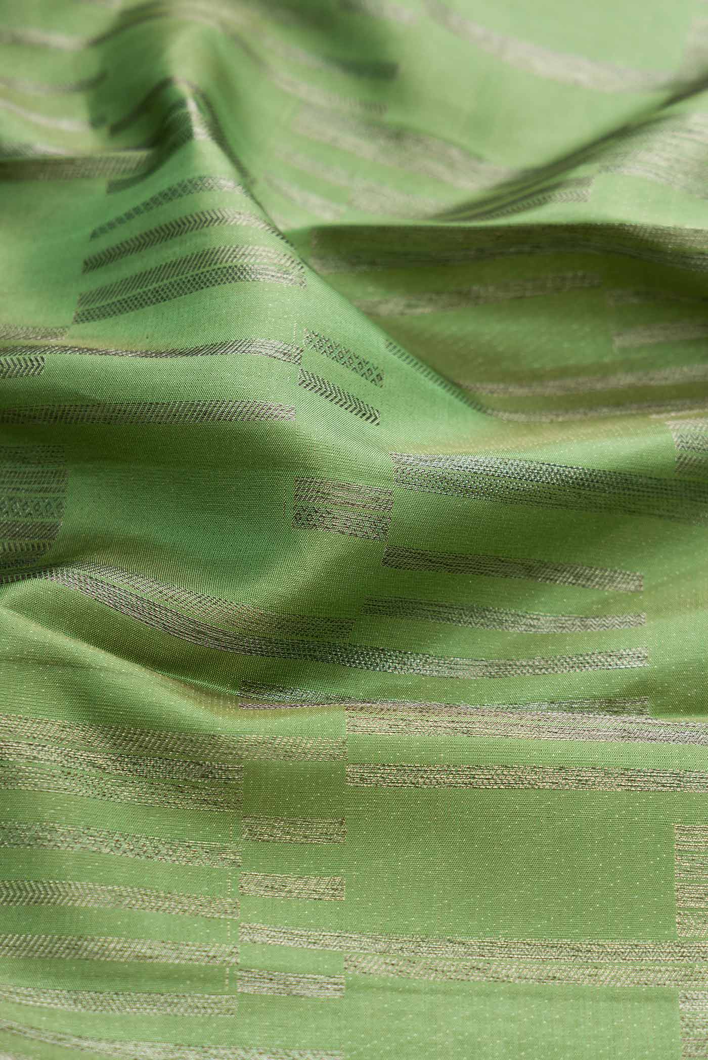 Green Dual Tone Kanjivaram Silk Saree - Image 2