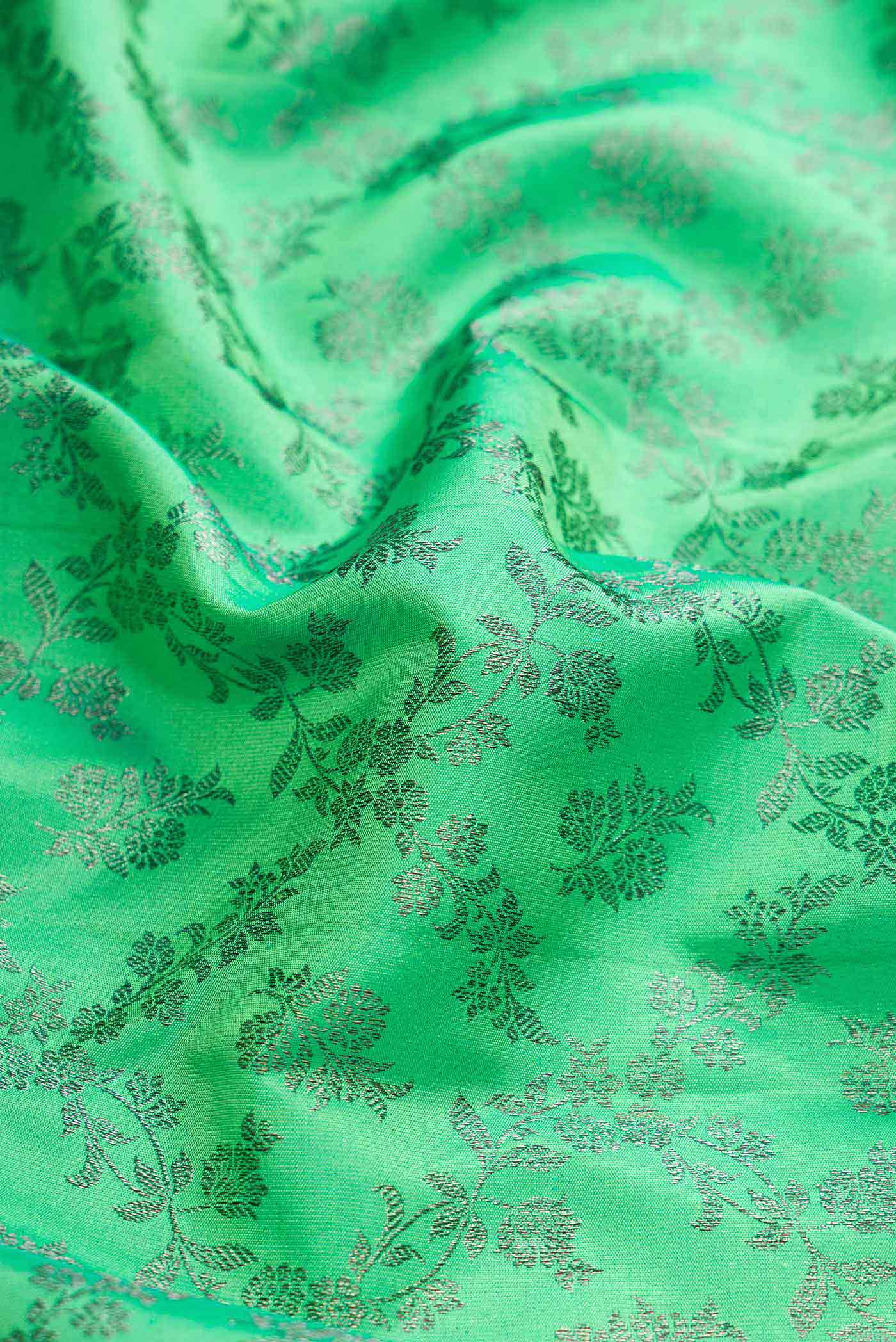 Green Dual Tone Kanjivaram Silk Saree - Image 2