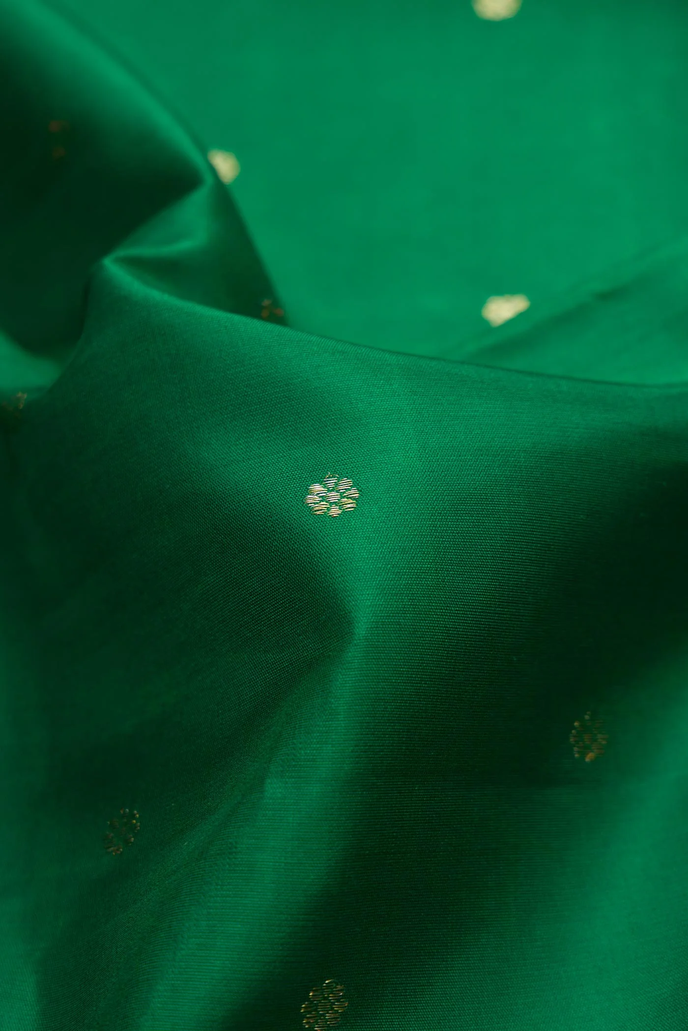 Green Dual Tone Kanchipuram Silk Saree - Image 3