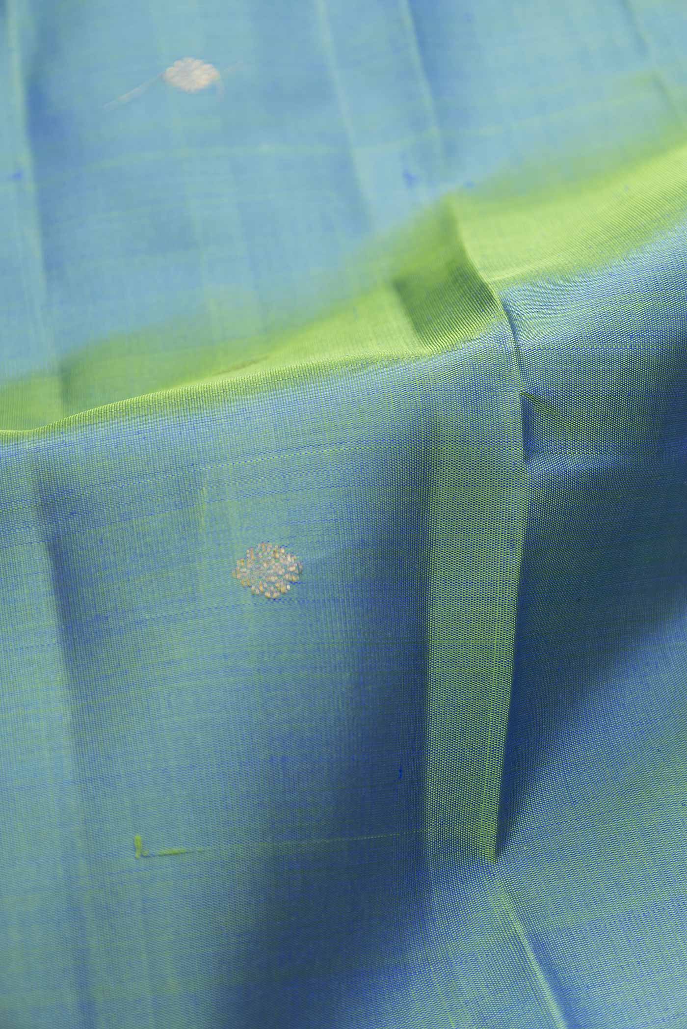 Green Dual Tone Kanchipuram Silk Saree - Image 2