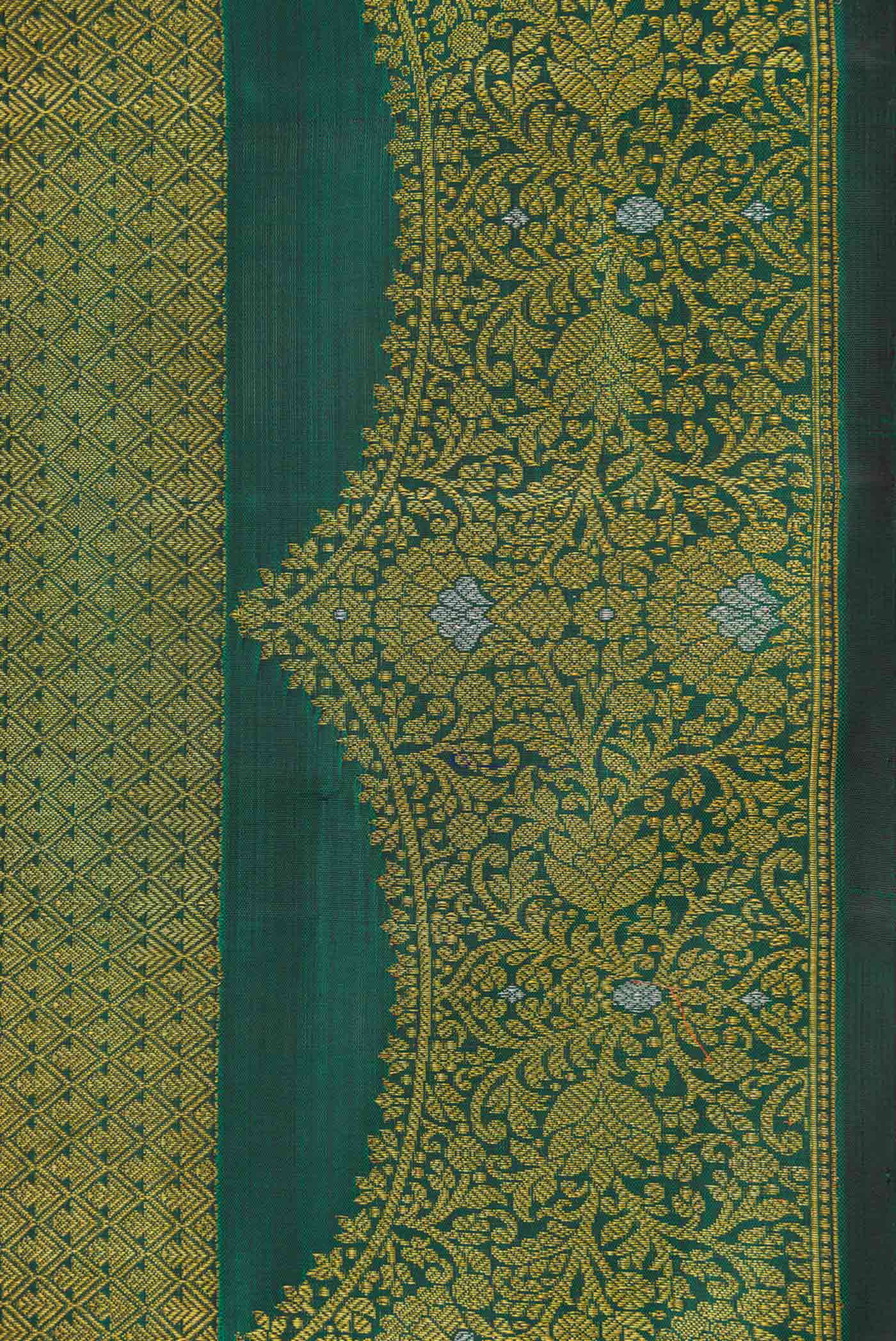 Green Dual Tone Kanchipuram Silk Saree - Image 3