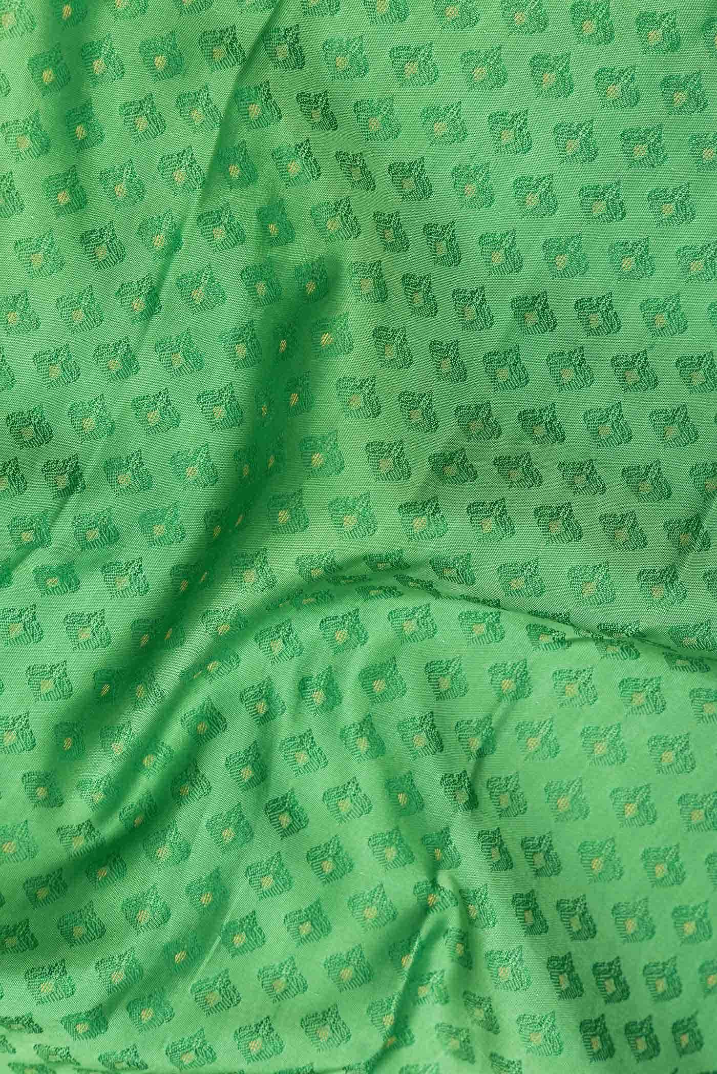 Green Dual Tone Kanchipuram Silk Saree - Image 3