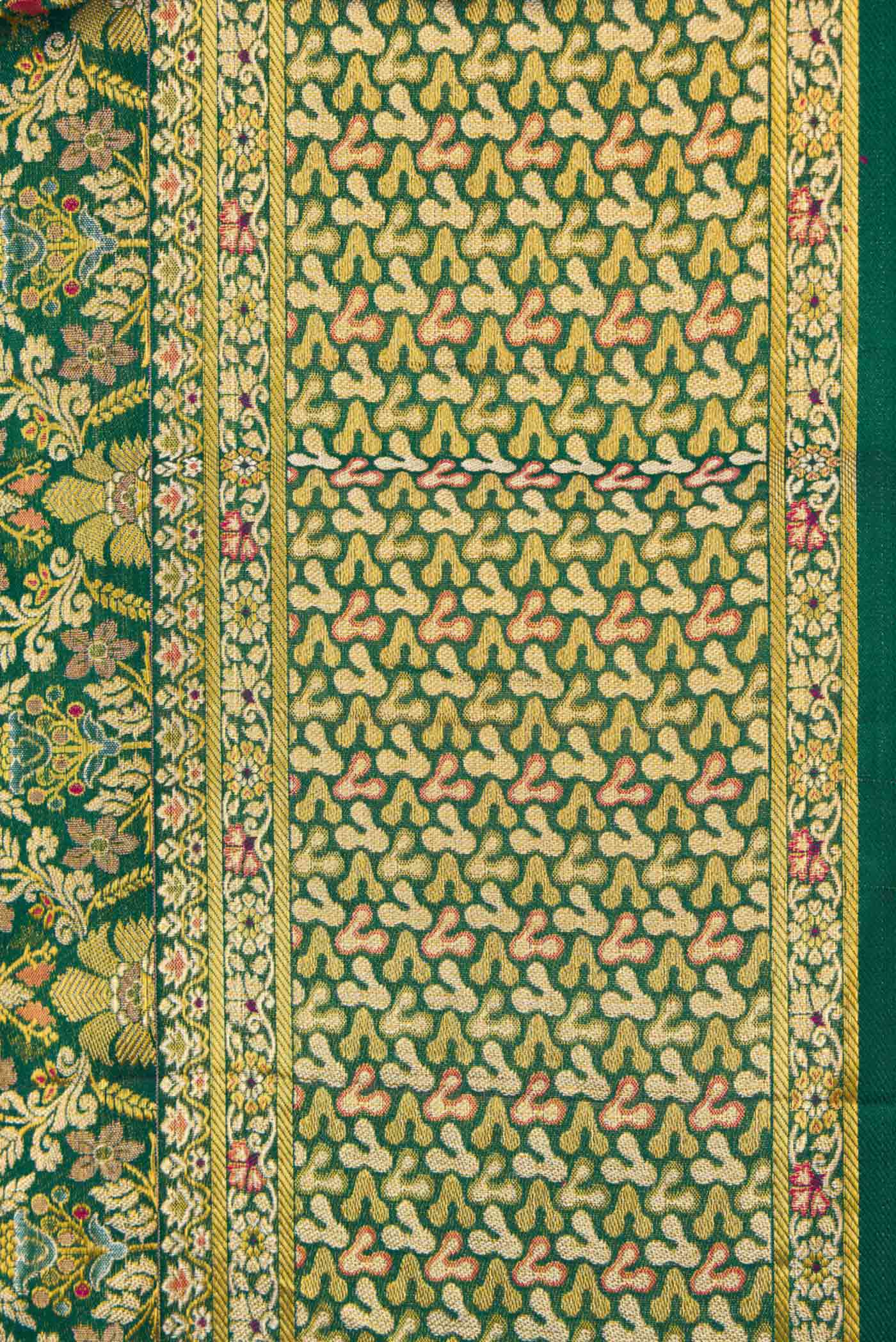 Green Dual Tone Kanchipuram Tissue Silk Saree - Image 3