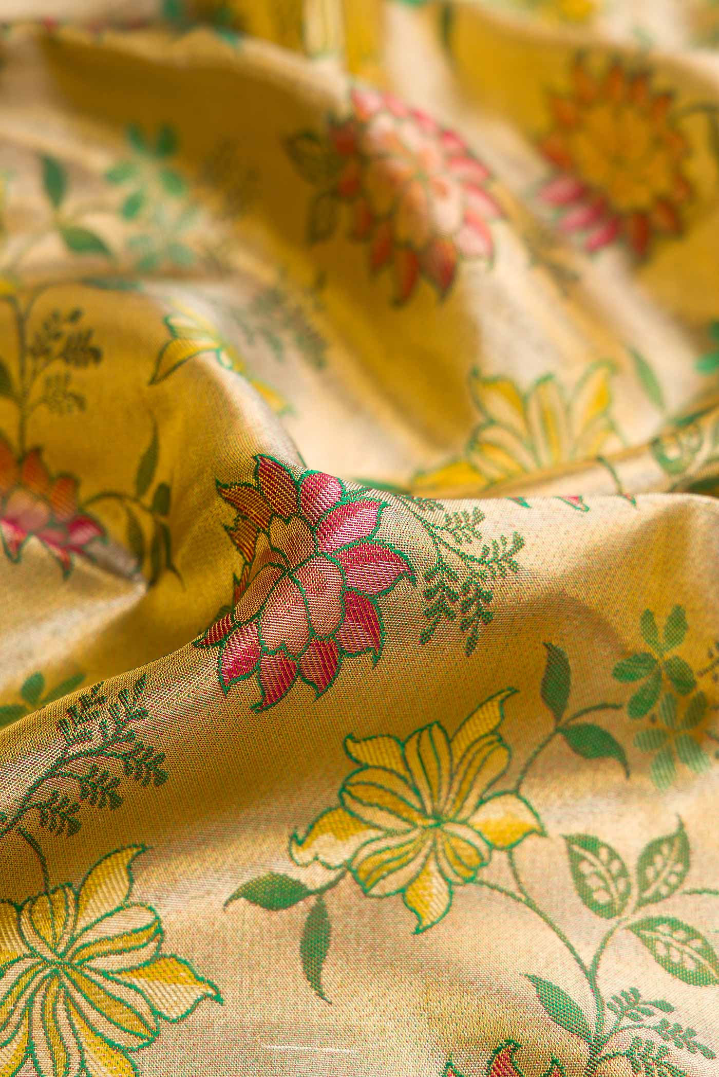 Green Dual Tone Kanjivaram Tissue Silk Saree - Image 3