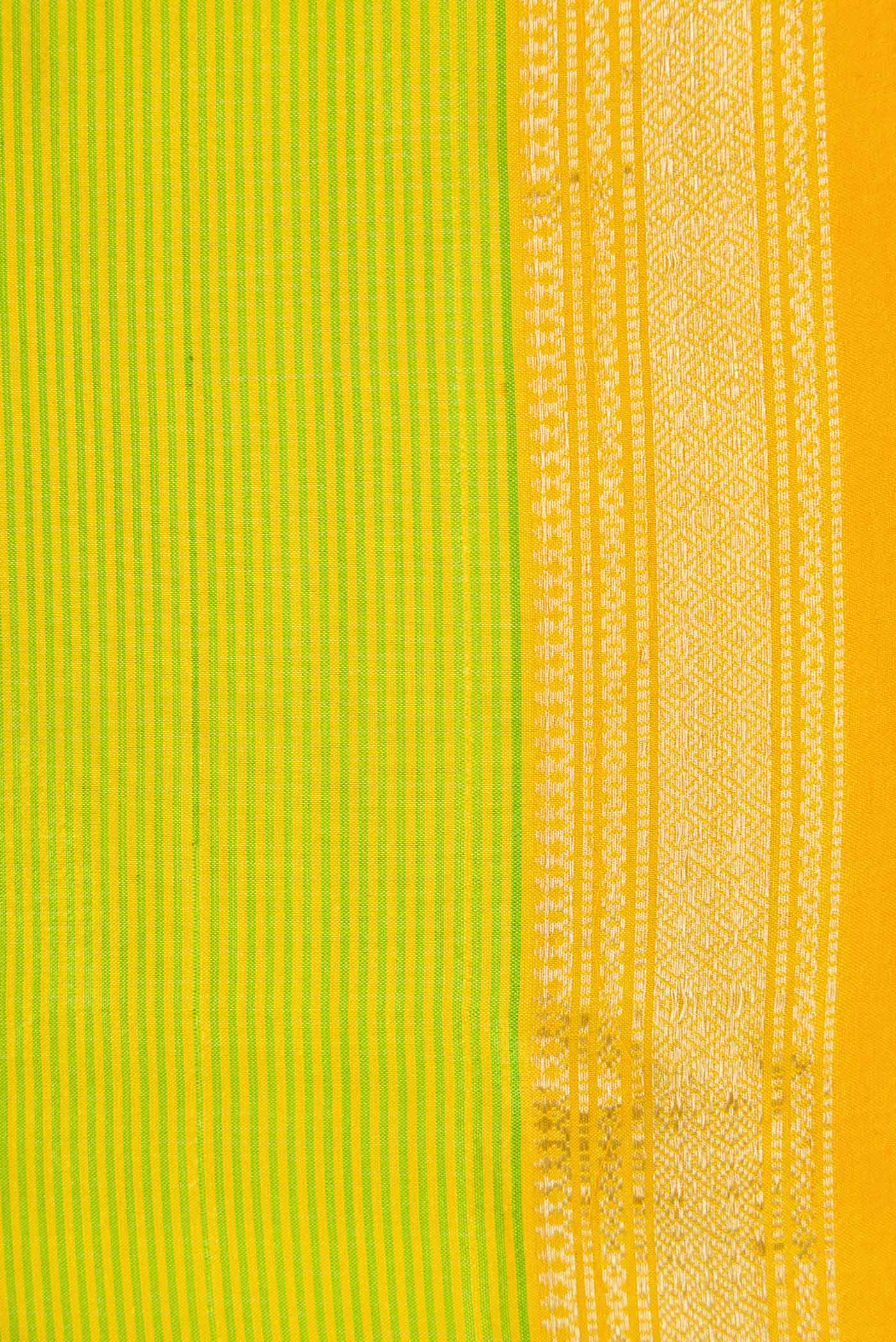 Green Dual Tone Maheshwari Silk Saree - Image 3
