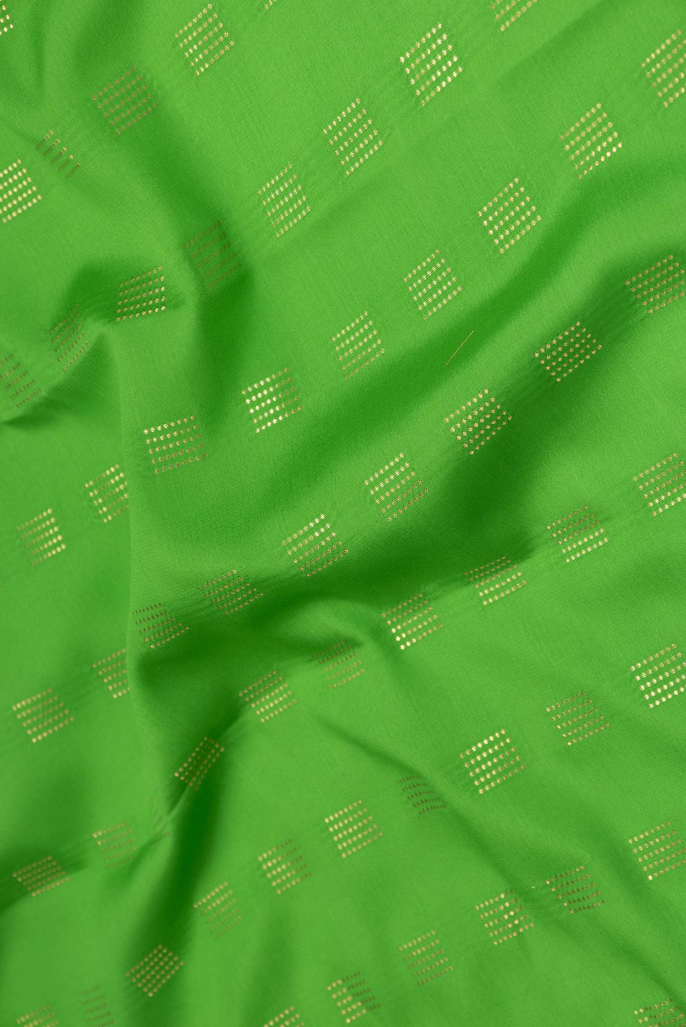 Green Dual Tone Mysore Crepe Saree - Image 2