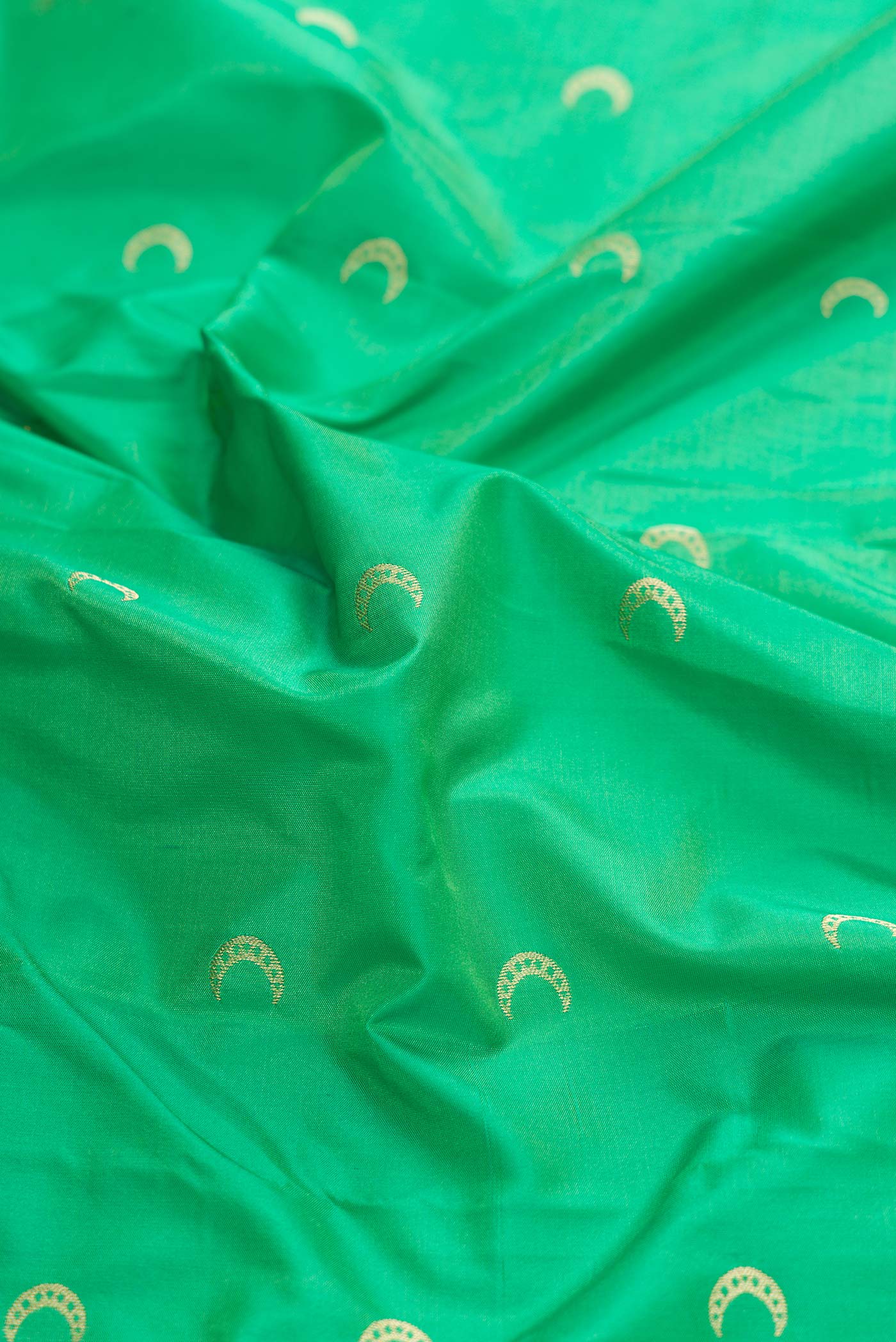 Green Dual Tone Paithani Silk Saree - Image 2