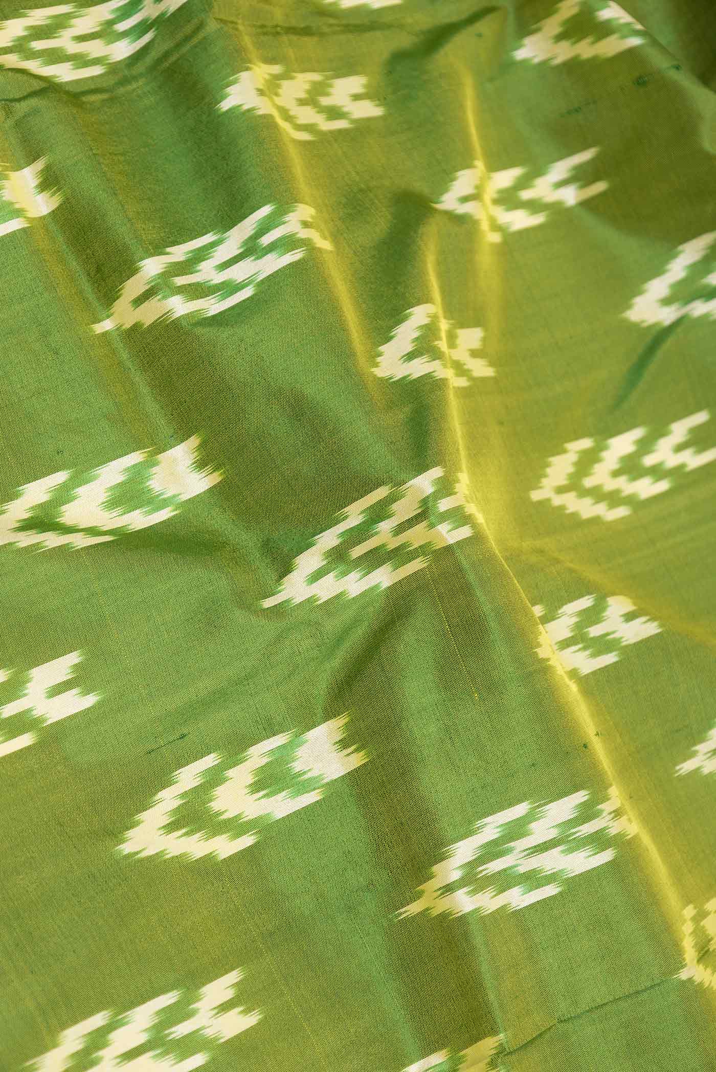 Green Dual Tone Pochampally Silk Saree - Image 2