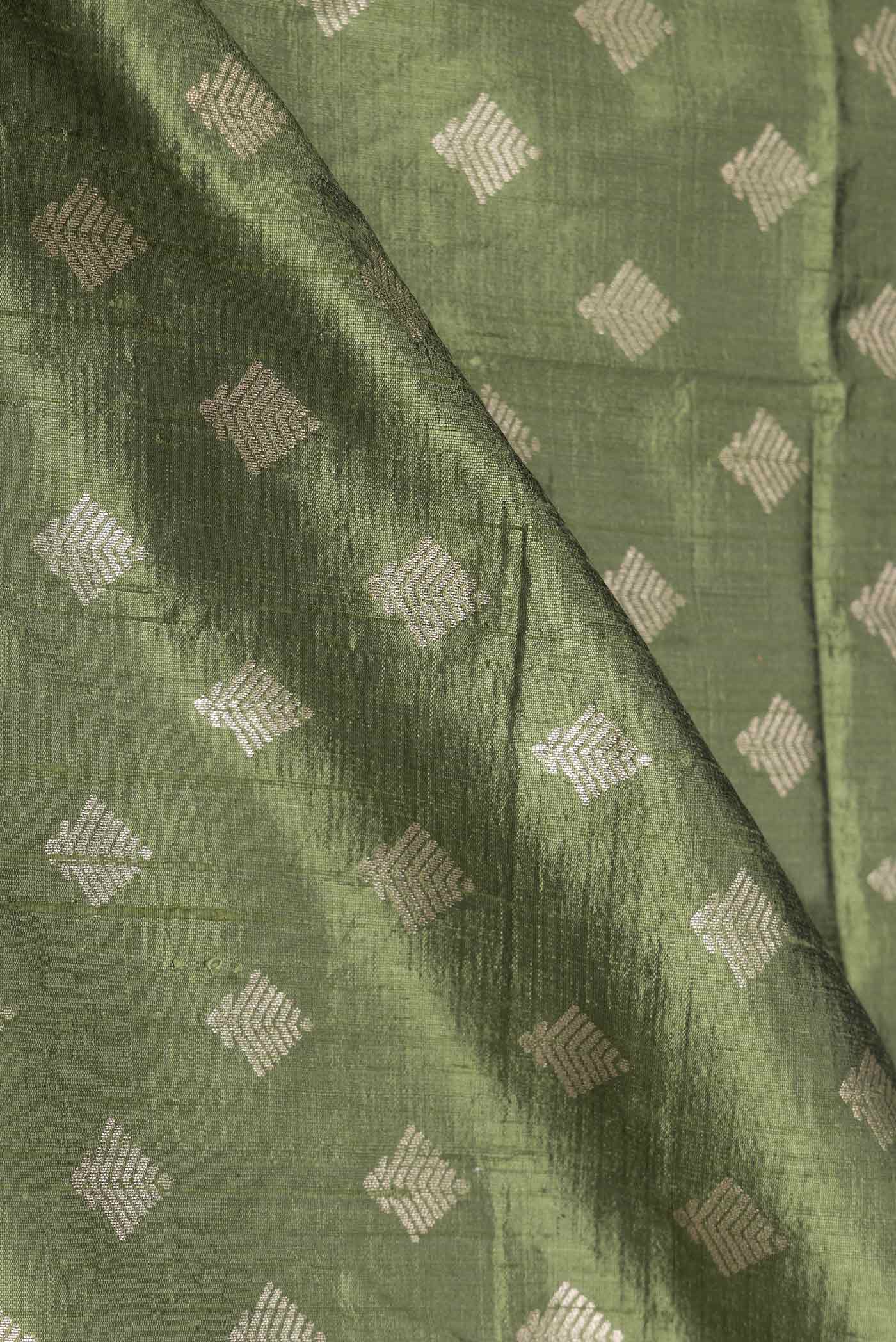 Green Dual Tone Raw Silk Saree - Image 2