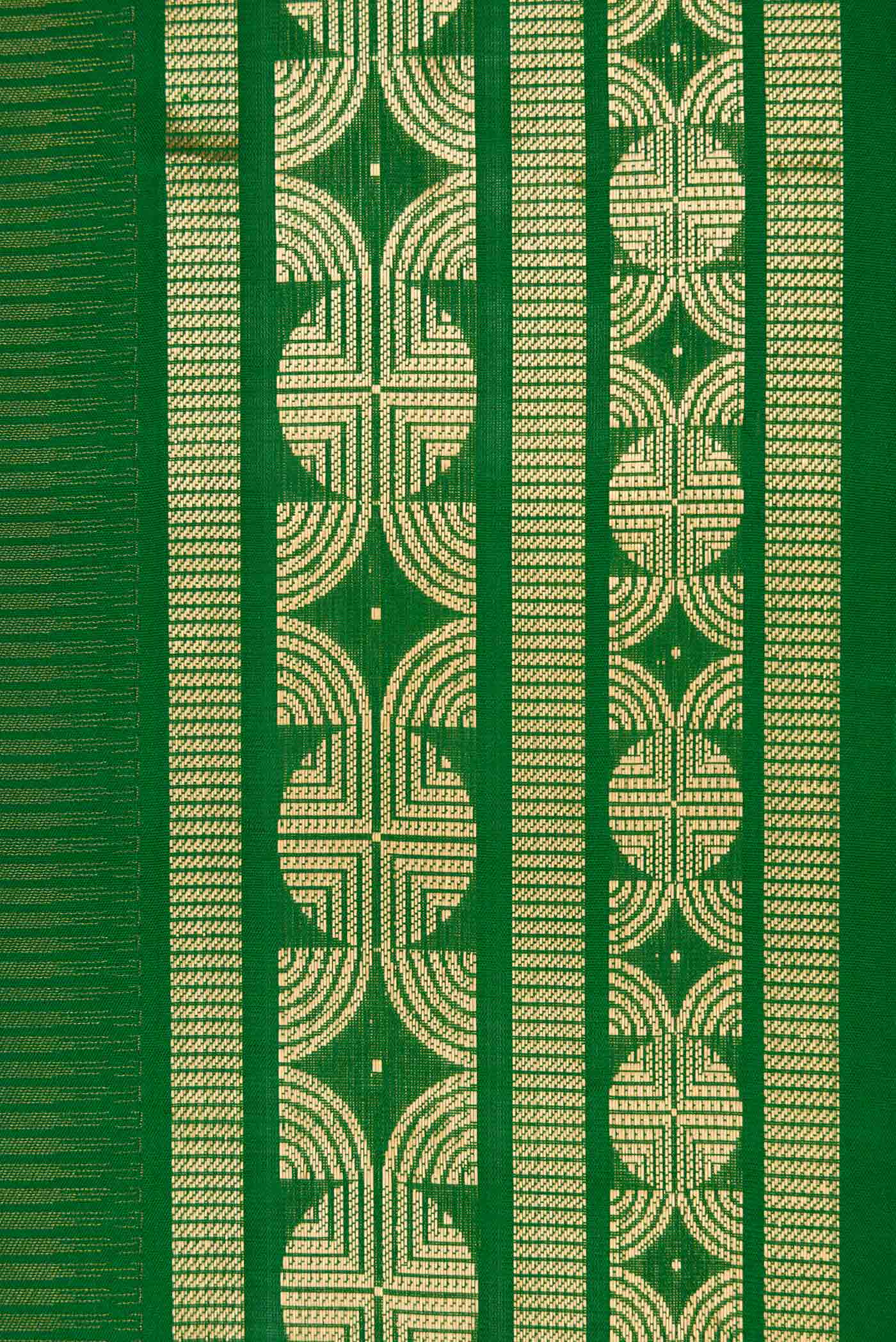 Green Dual Tone Soft Silk Saree - Image 3