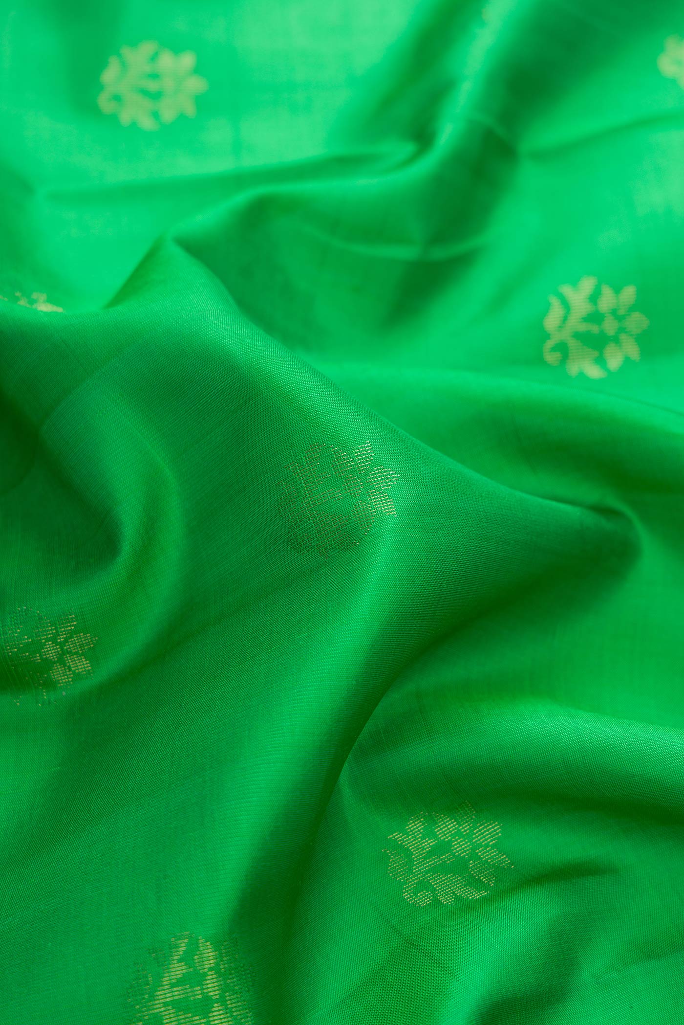 Green Dual Tone Soft Silk Saree - Image 2