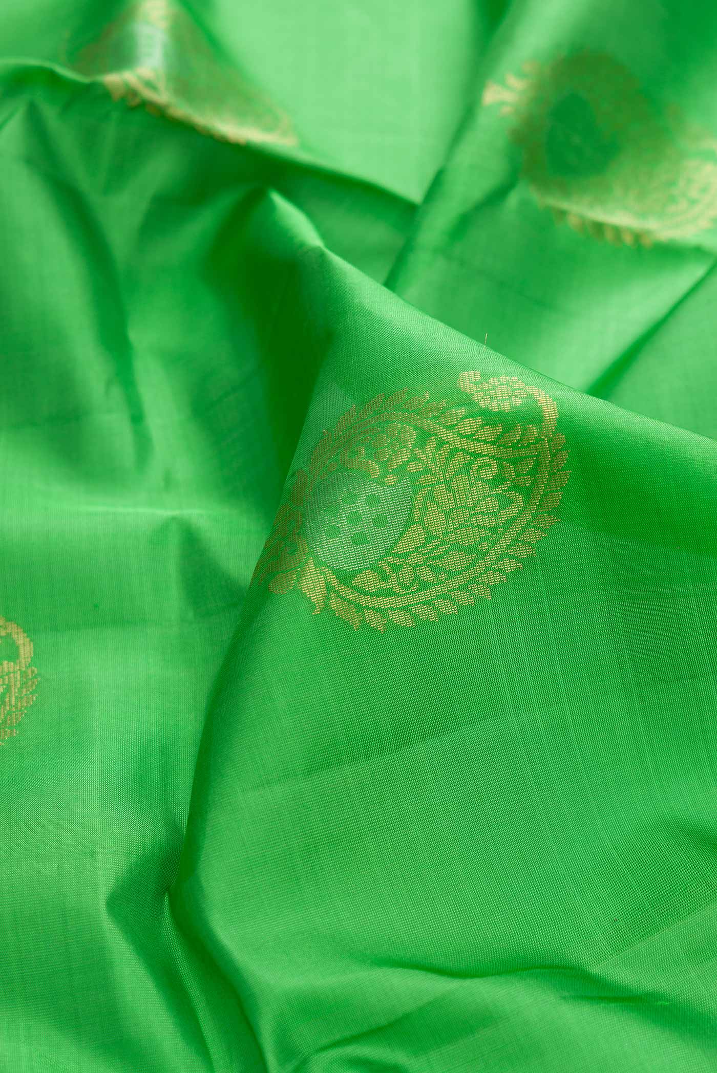 Green Dual Tone Soft Silk Saree - Image 2