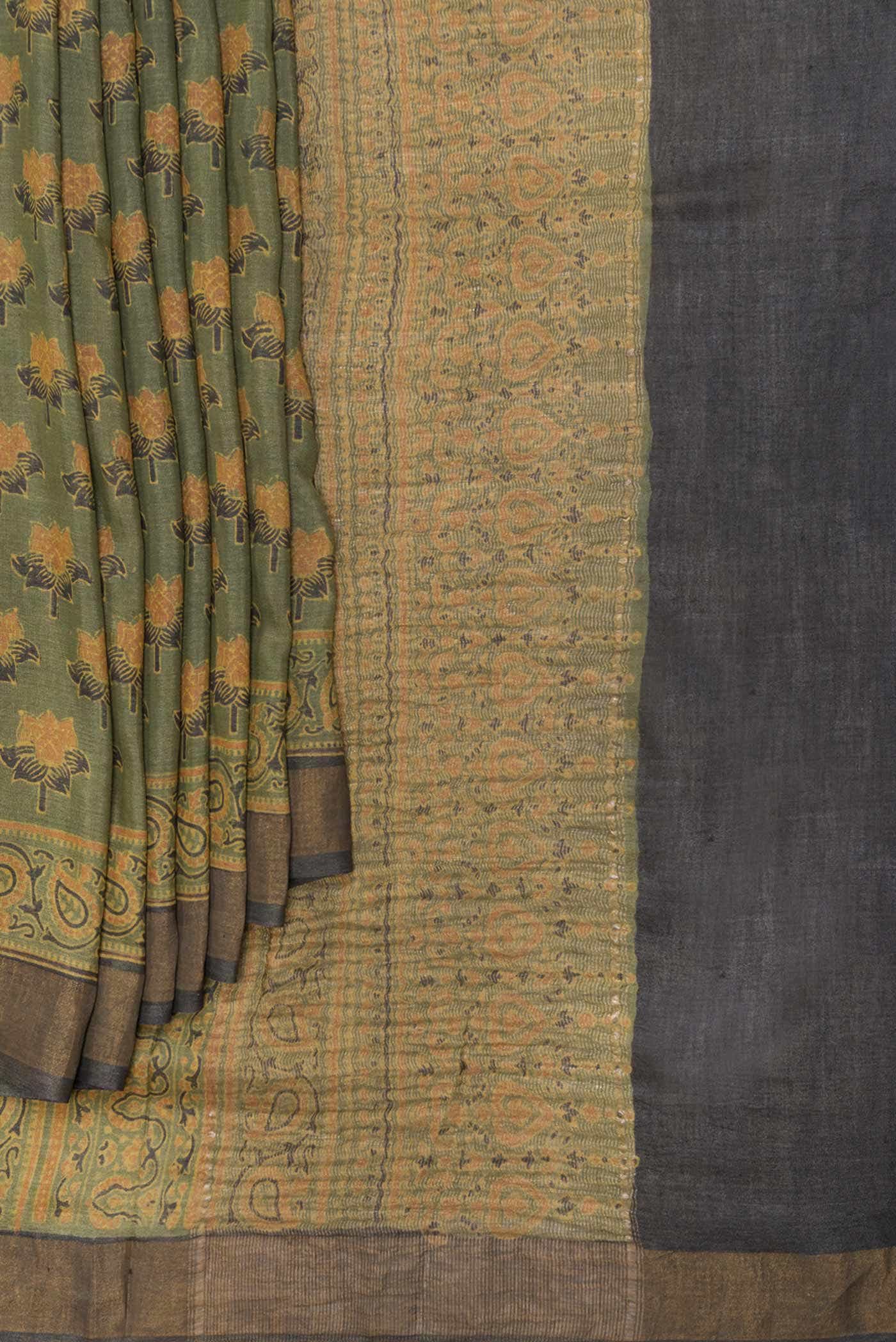 Green Dual Tone Tussar Silk Saree - Image 2