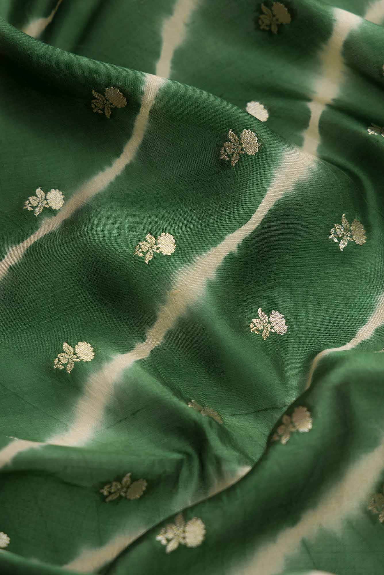Green Dual Tone Tussar Silk Saree - Image 3