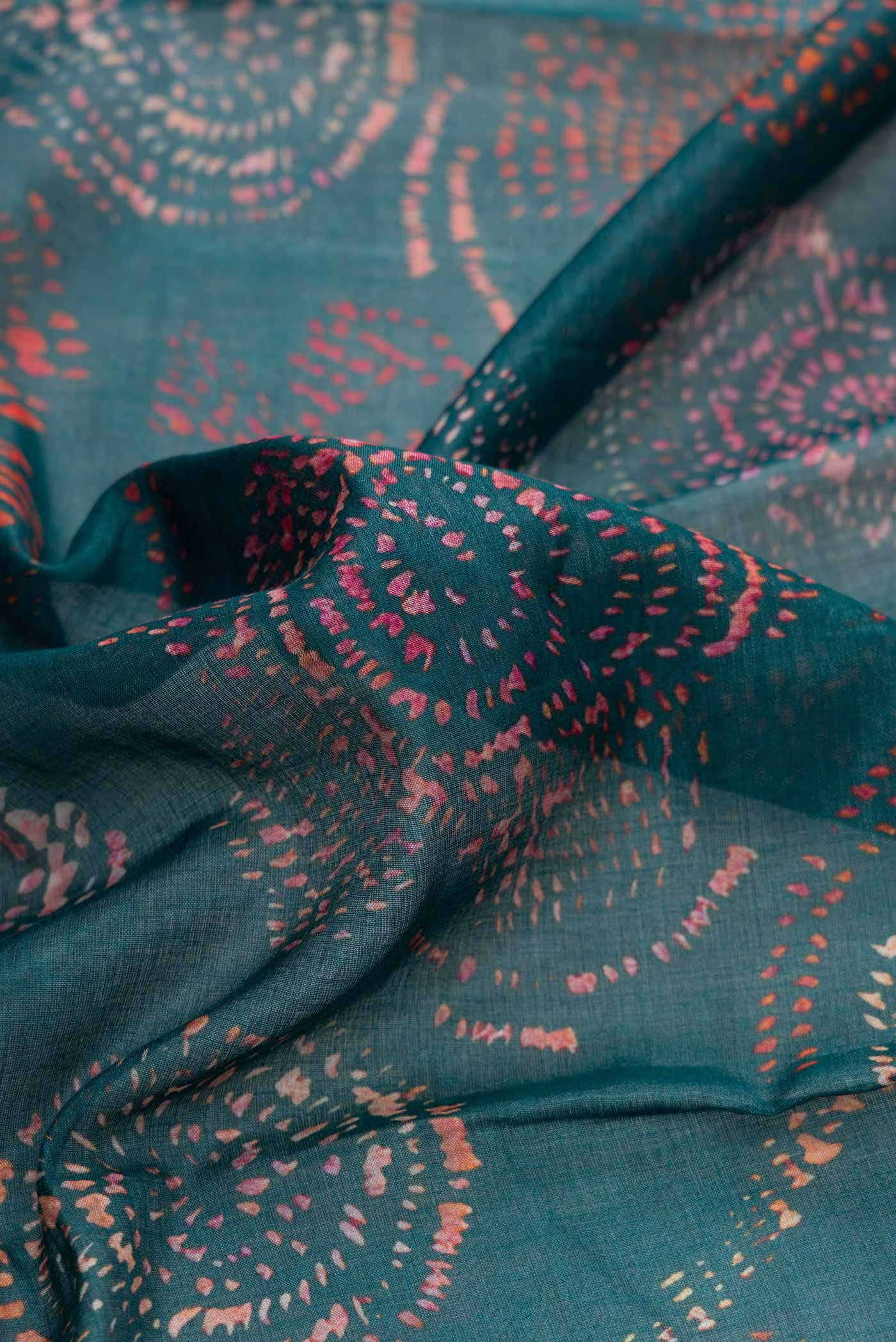 Green Dual Tone Tussar Silk Saree - Image 2