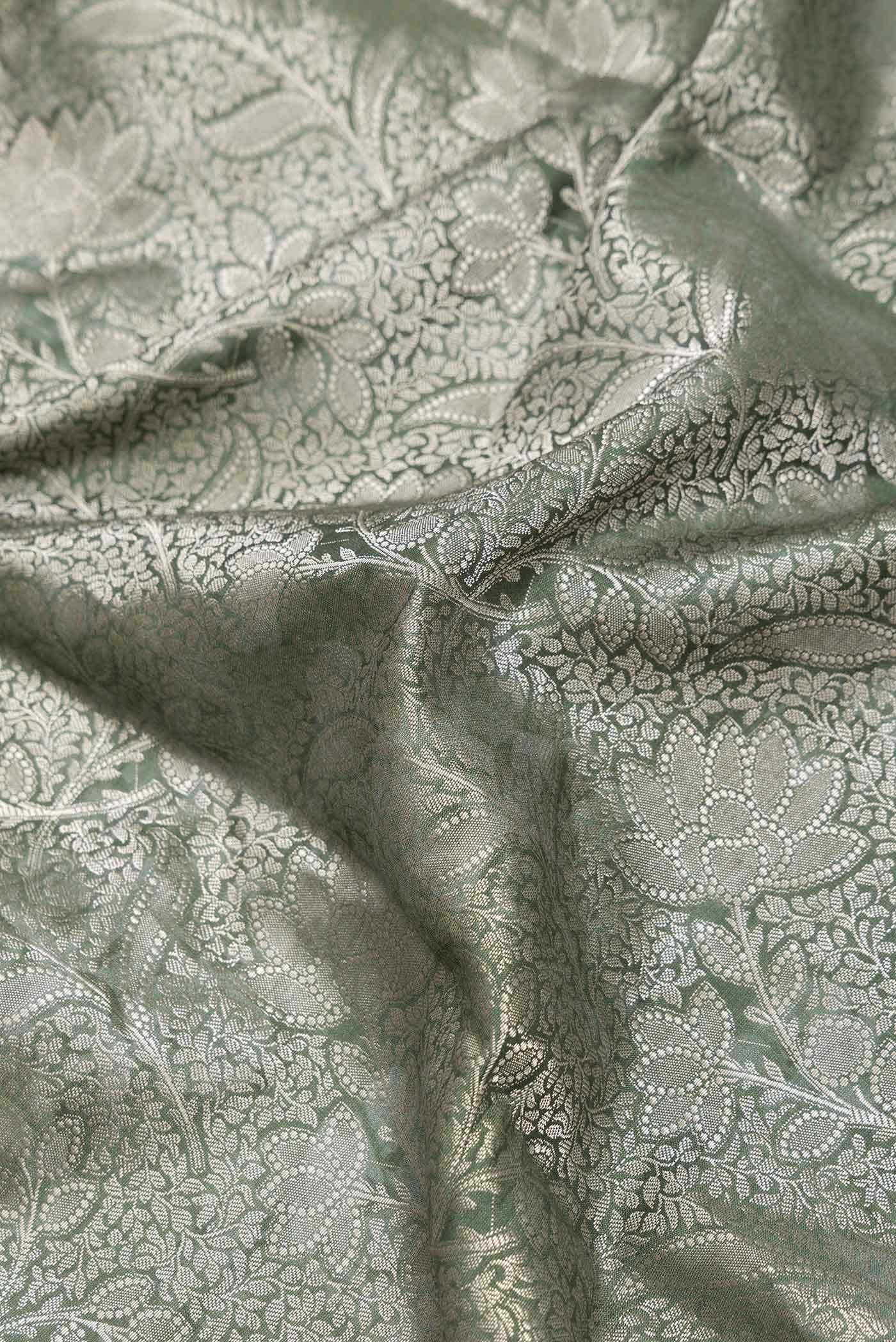 Green Dual Tone Tussar Silk Saree - Image 3