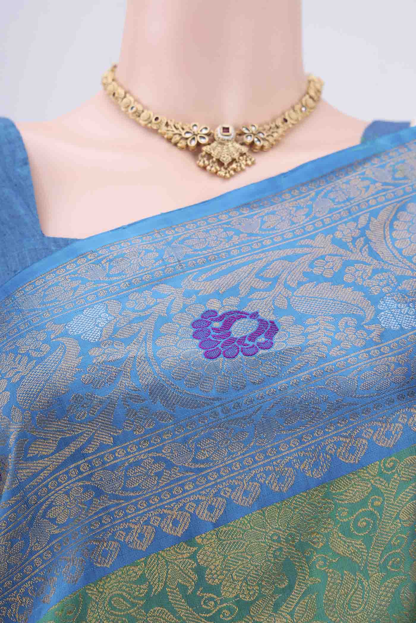 Green with Blue Color Gadwal Silk Saree - Image 2