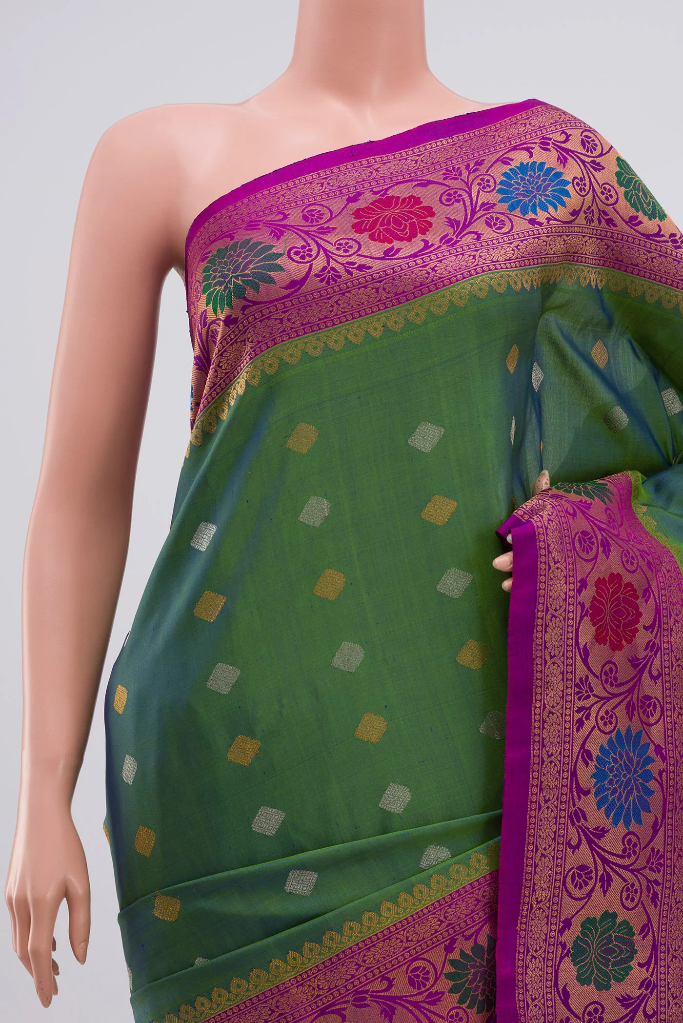 Green with Blue Color Gadwal Silk Saree - Image 2