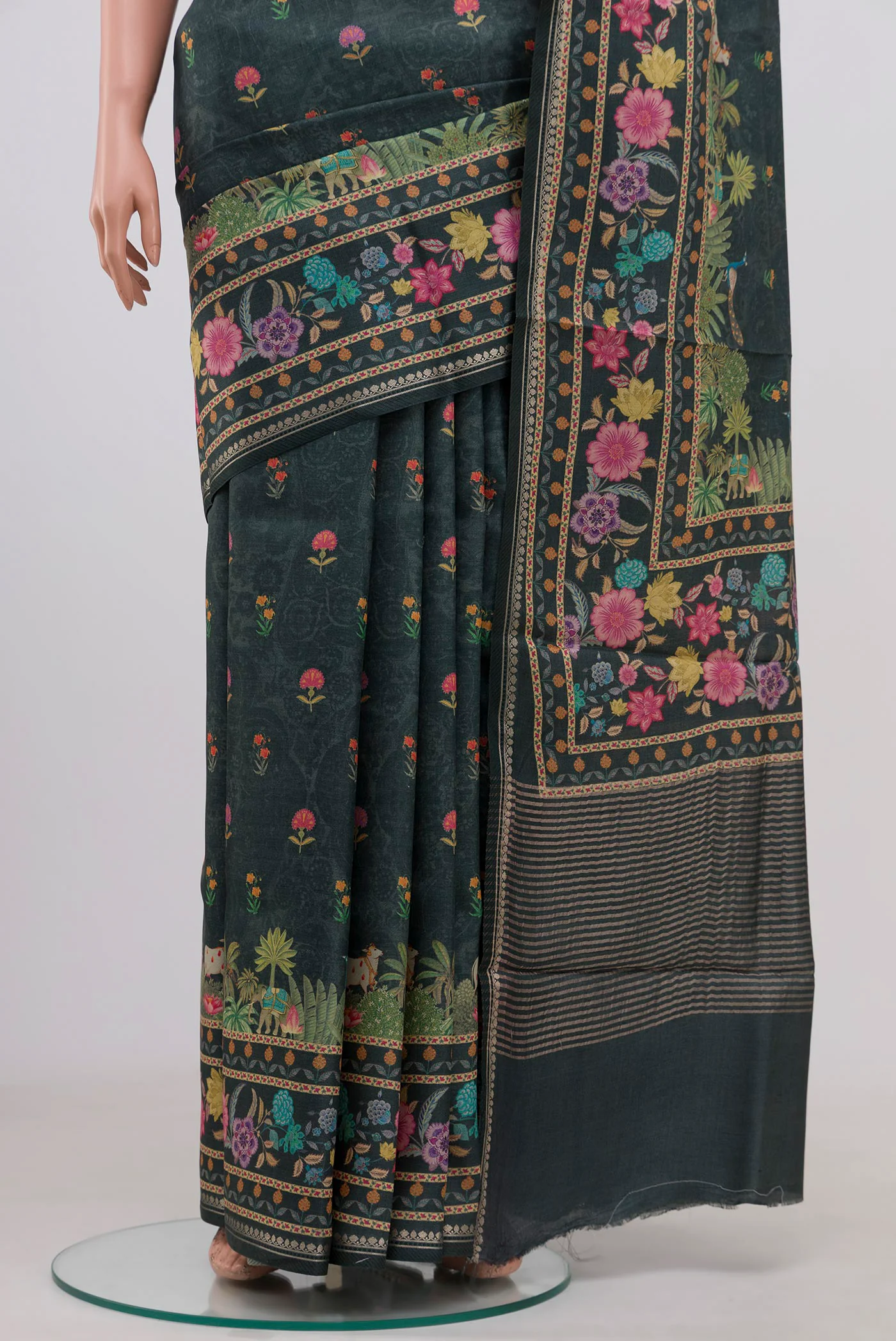 Davys Grey Tussar Silk Saree - Image 3