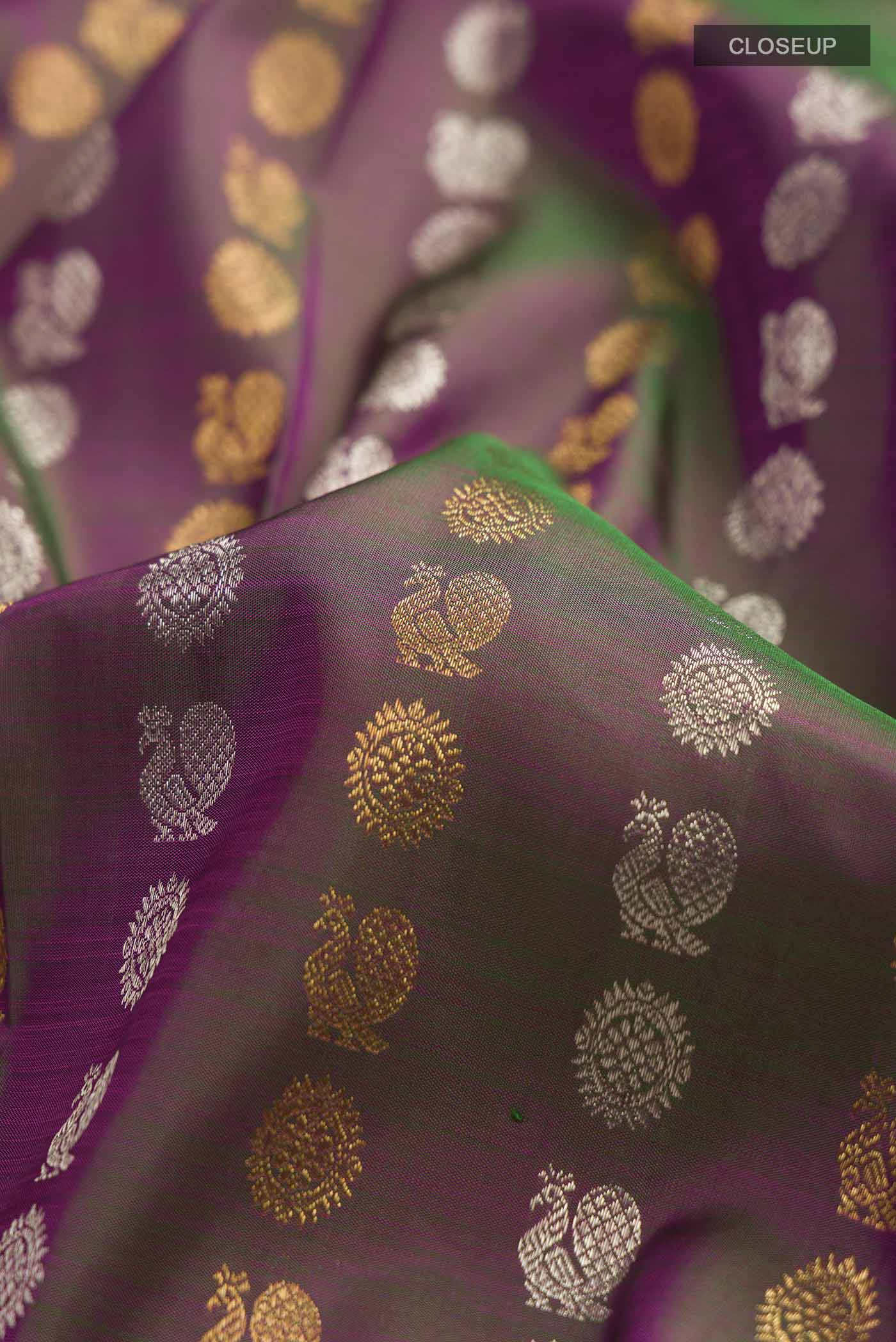 Green with Pink Color Kanchipuram Silk Saree - Image 2