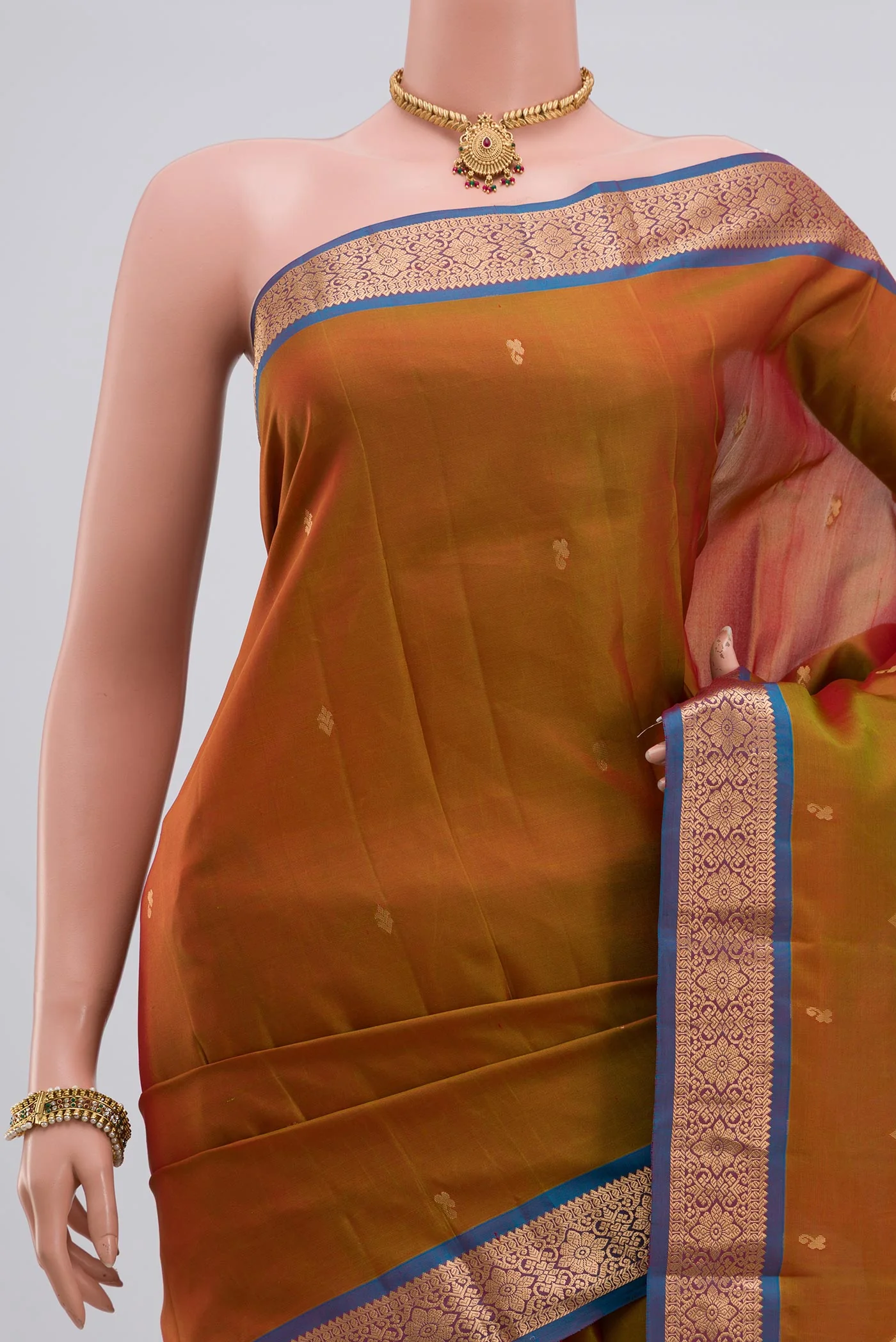 Green with Pink Color Kanjivaram Silk Saree - Image 2