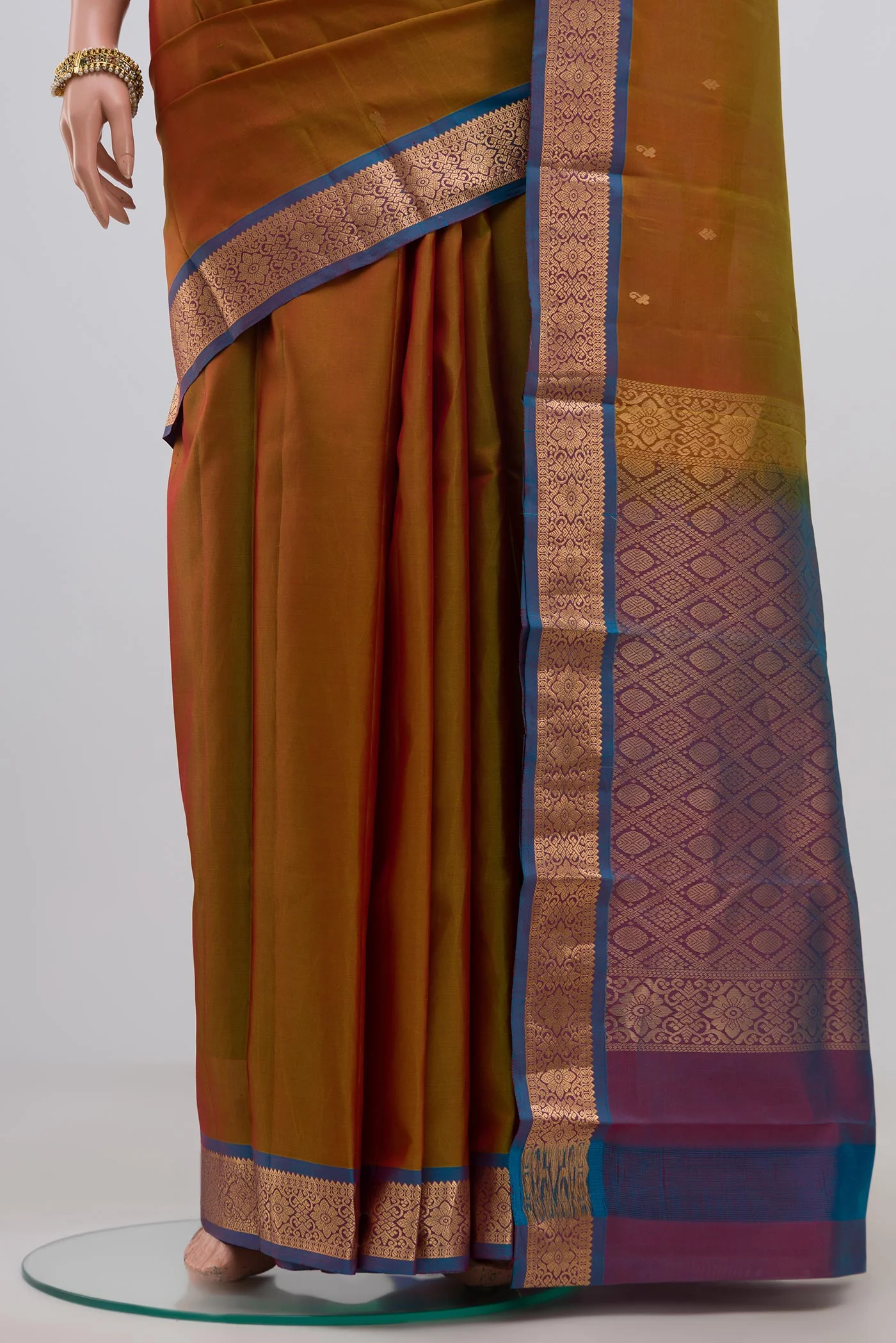 Green with Pink Color Kanjivaram Silk Saree - Image 3