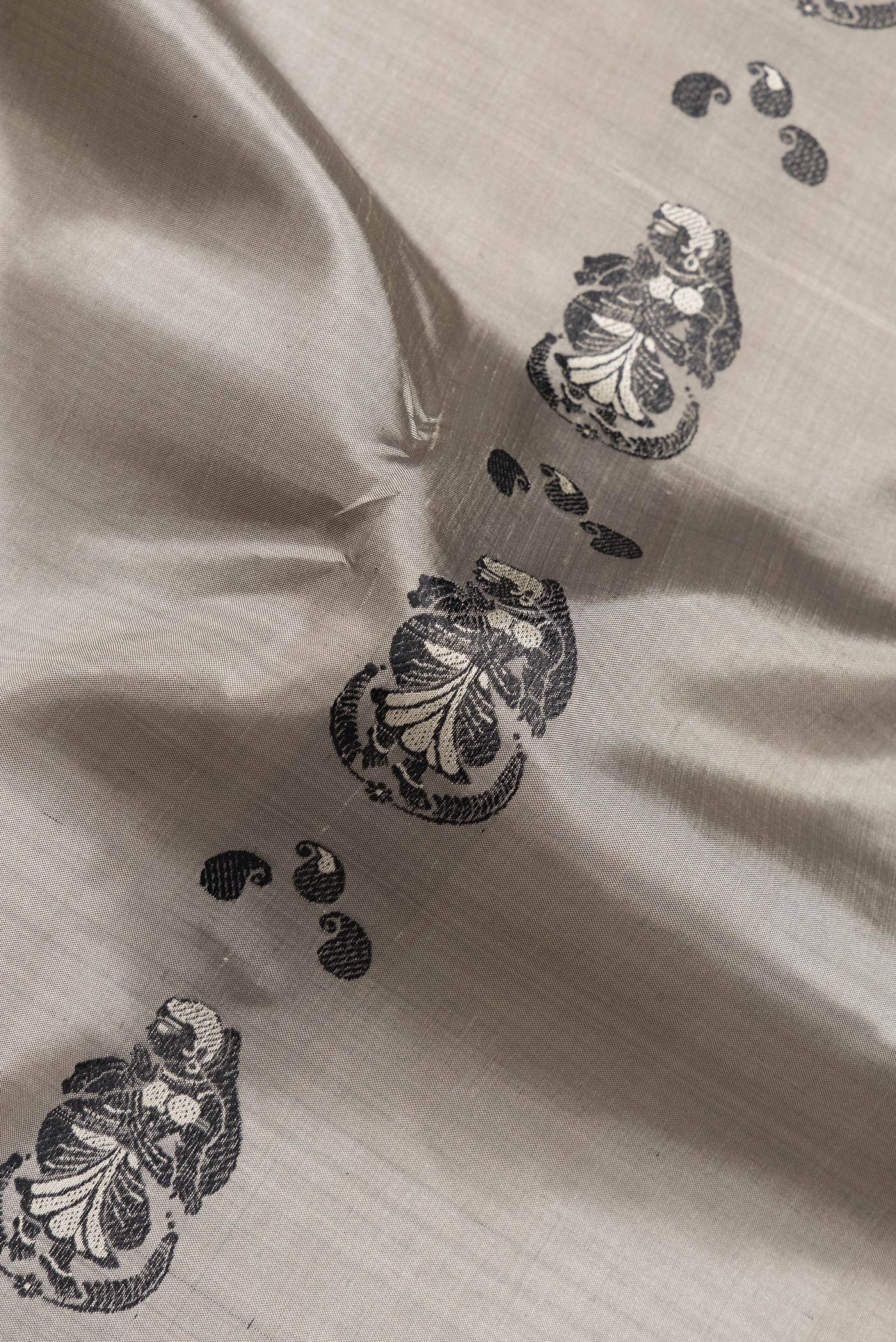 Grey Baluchari Silk Saree - Image 2