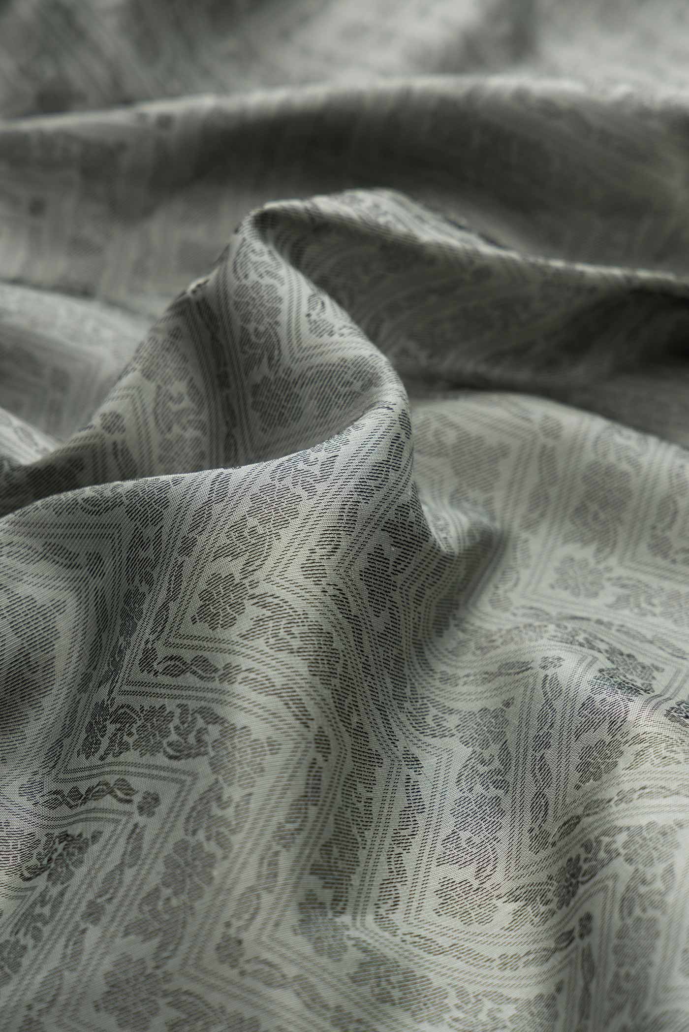 Grey Dual Tone Soft Silk Saree - Image 2