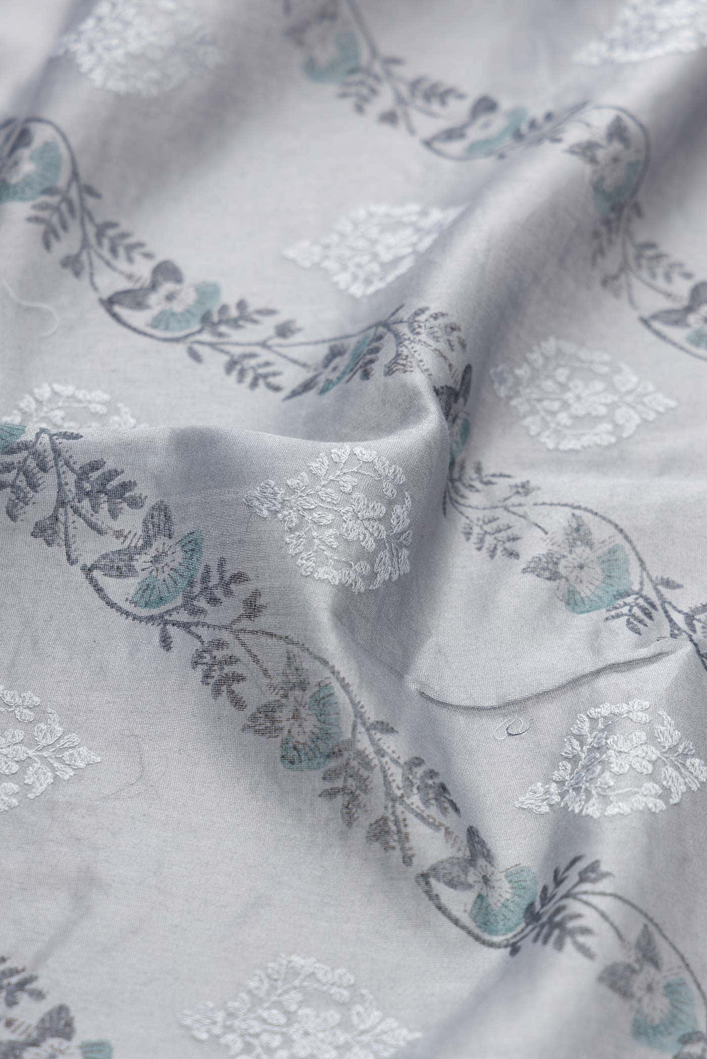 Grey Dual Tone Tussar Silk Saree - Image 2