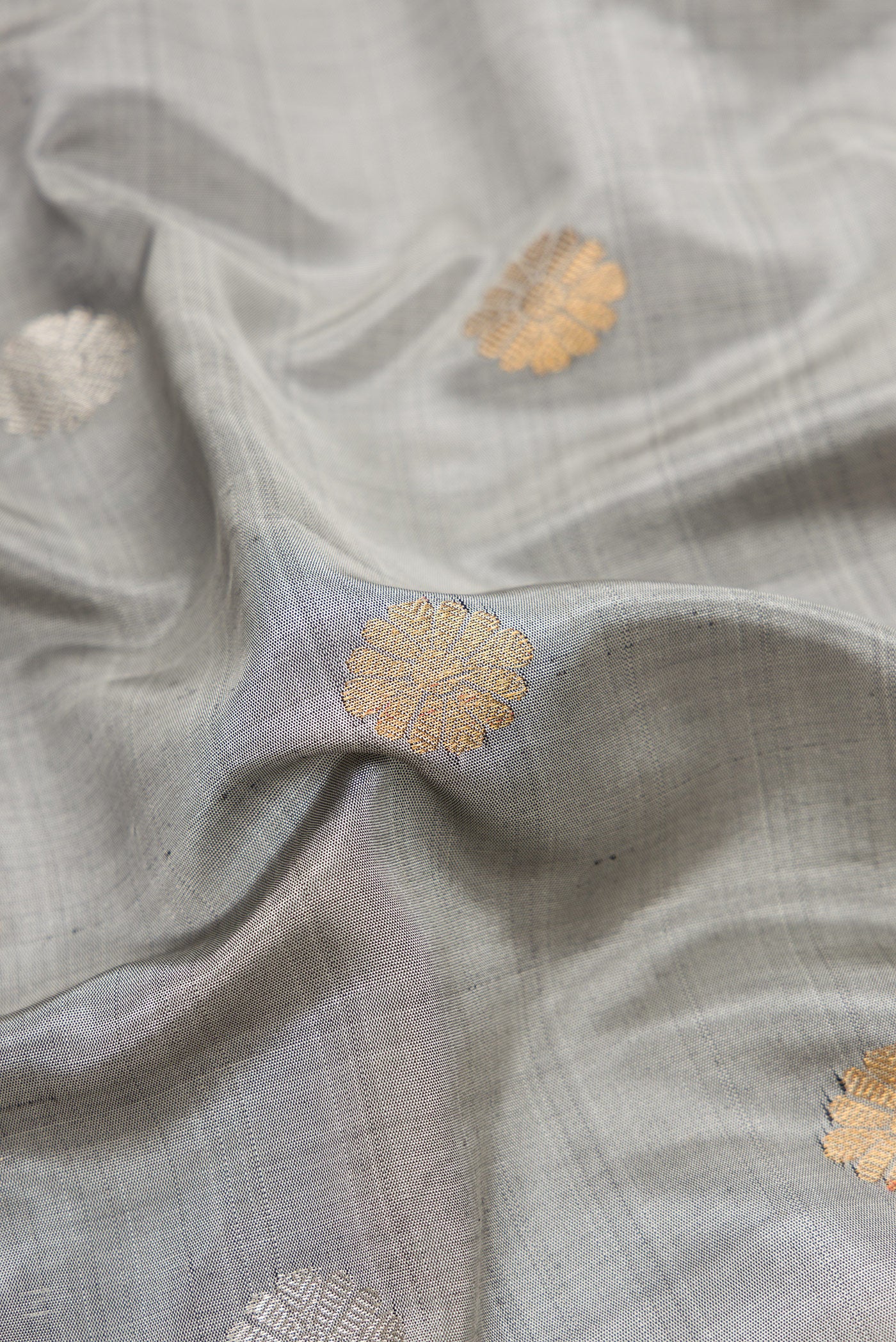 Grey Gadwal Silk Saree - Image 2