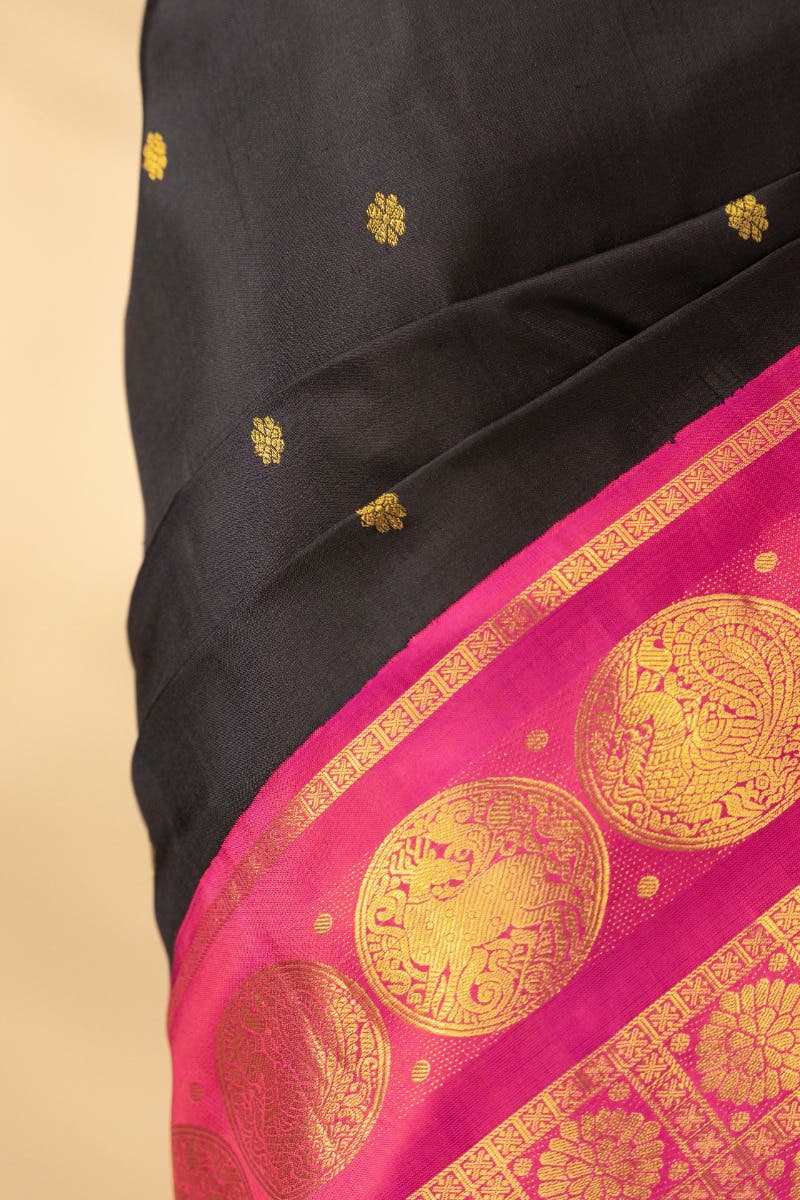 Kanmani-Black Kanchipuram Silk Saree - Image 5