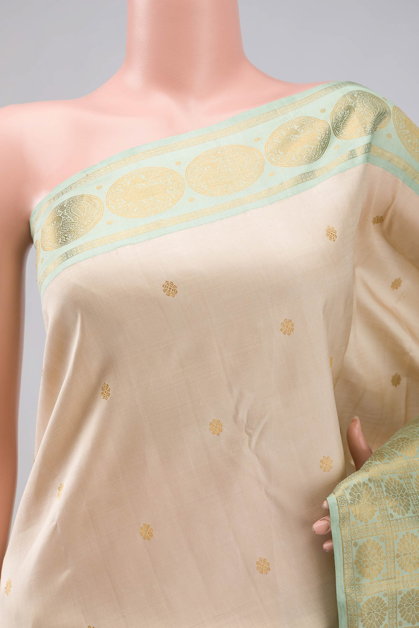 Kanmani-Cream Kanchipuram Silk Saree - Image 5