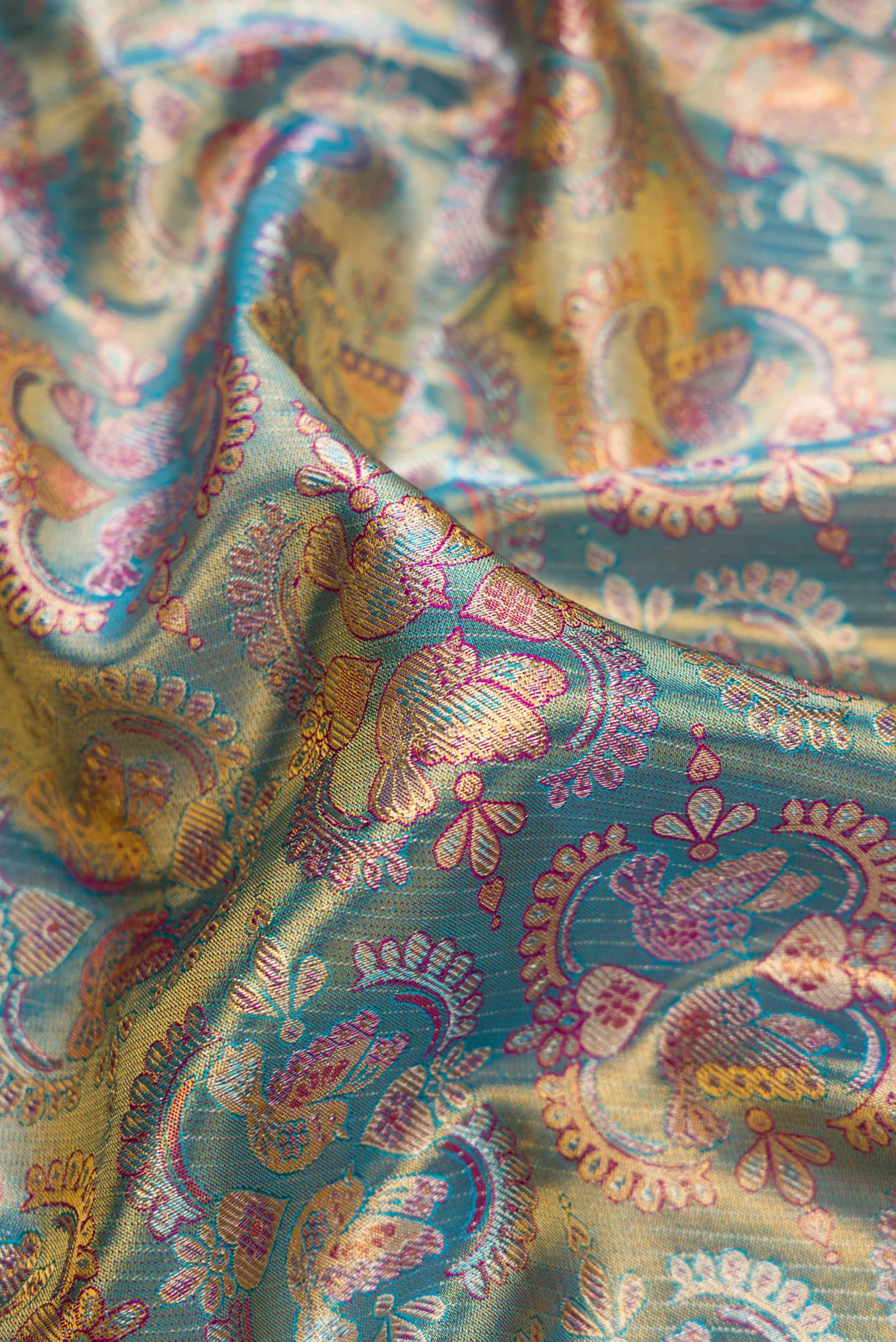 Light Blue Dual Tone Kanjivaram Tissue Silk Saree - Image 2