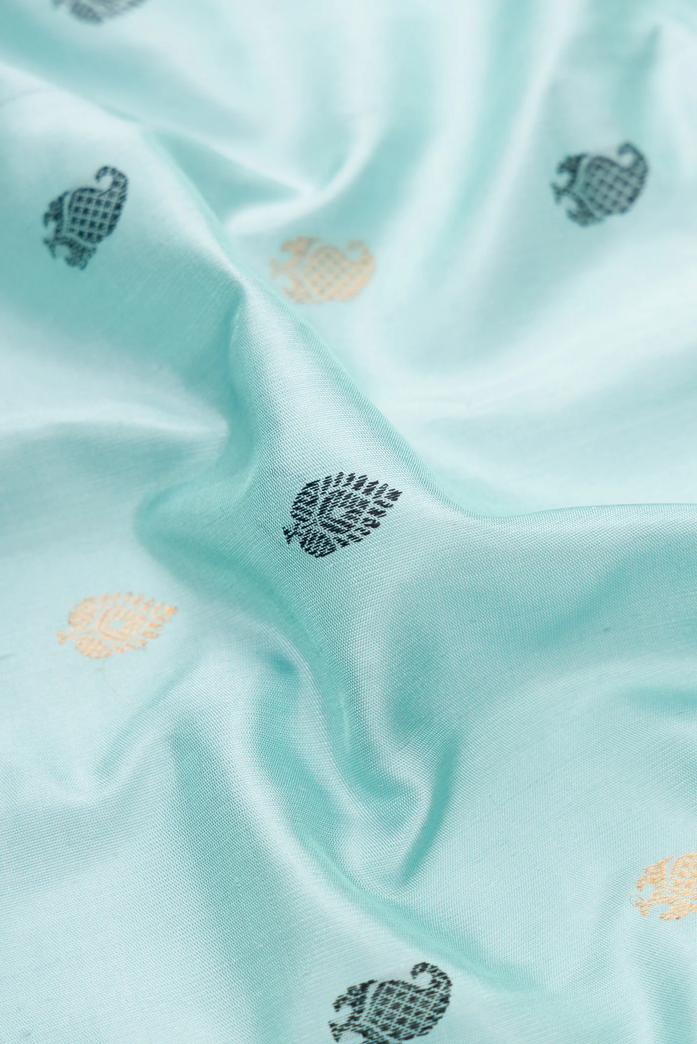 Light Blue Gadwal Silk Saree - Image 2