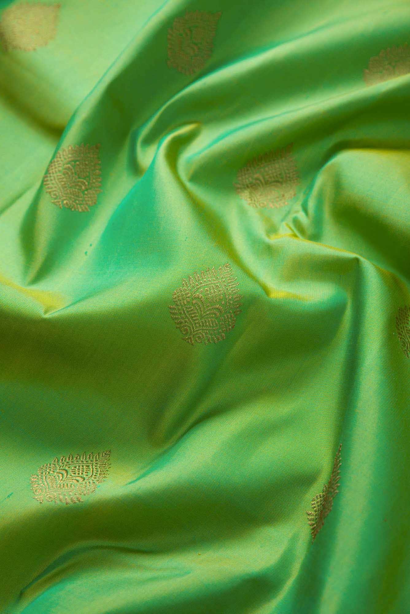 Pure Silk Pure Zari Light Green Dual Tone Kanjivaram Saree - Image 3