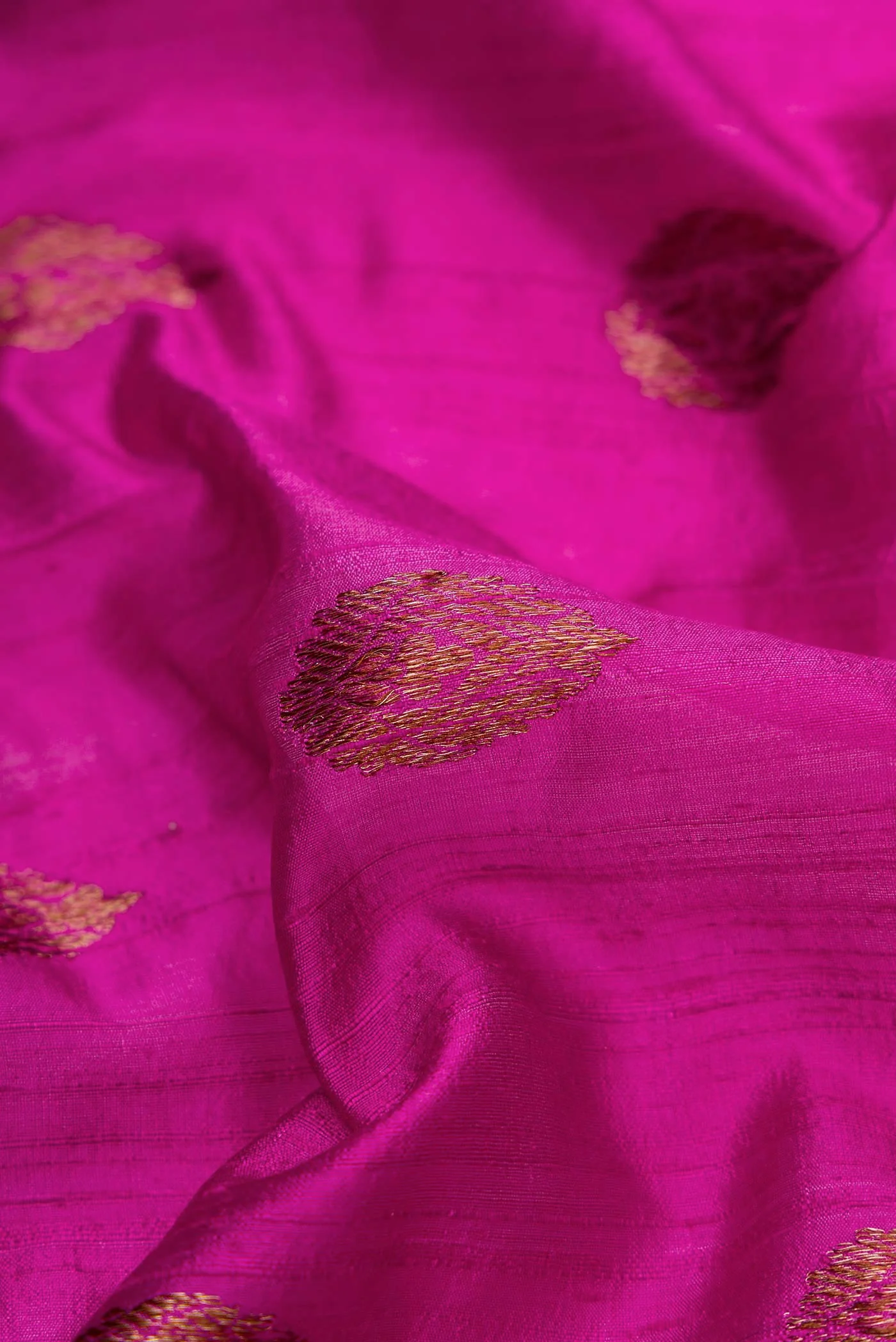 Magenta Dual Tone Raw Silk Saree - Image 2