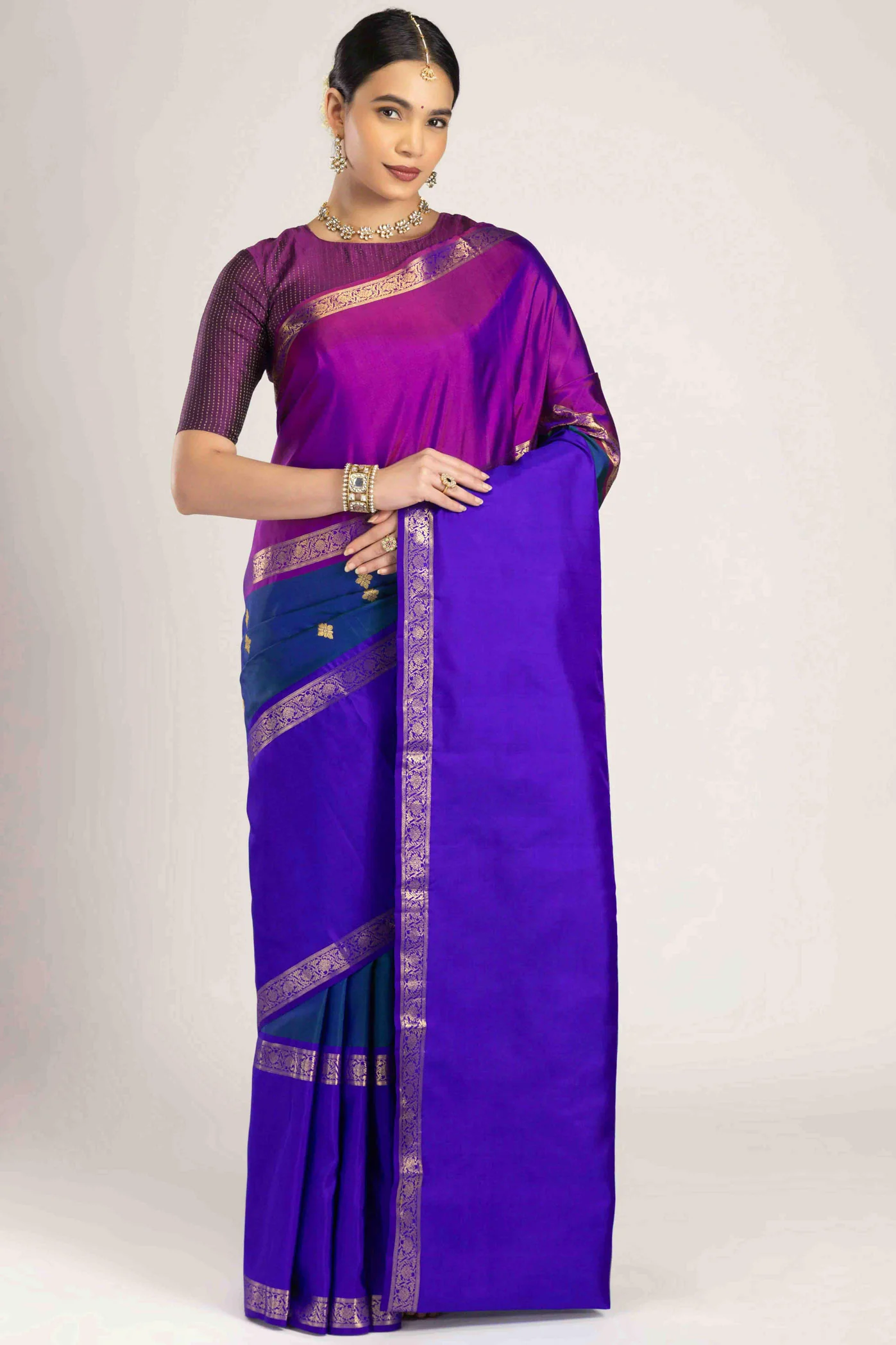 Manjari-Blue with Pink Dual Tone Kanchipuram Silk Saree - Image 2