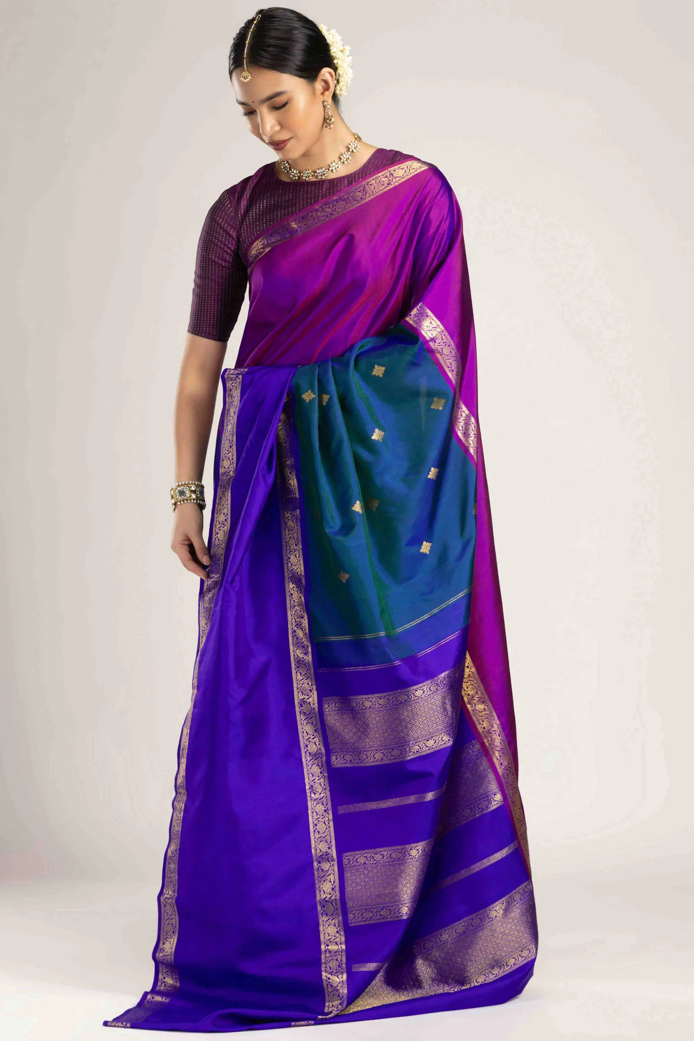 Manjari-Blue with Pink Dual Tone Kanchipuram Silk Saree - Image 3