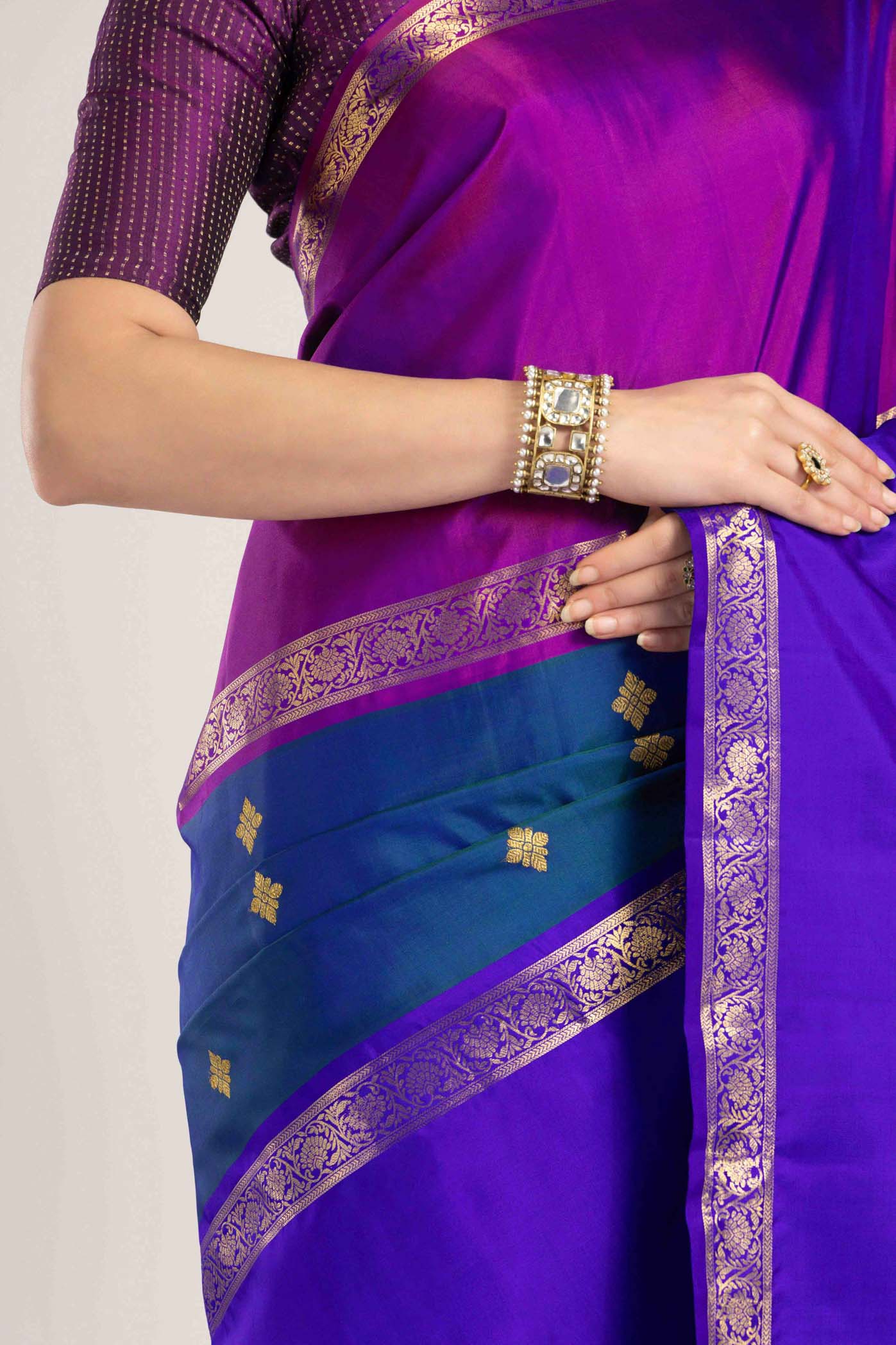 Manjari-Blue with Pink Dual Tone Kanchipuram Silk Saree - Image 5