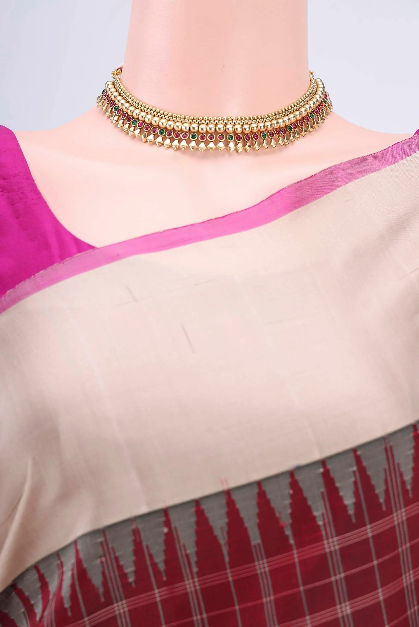 Maroon Gadwal Silk Saree - Image 2