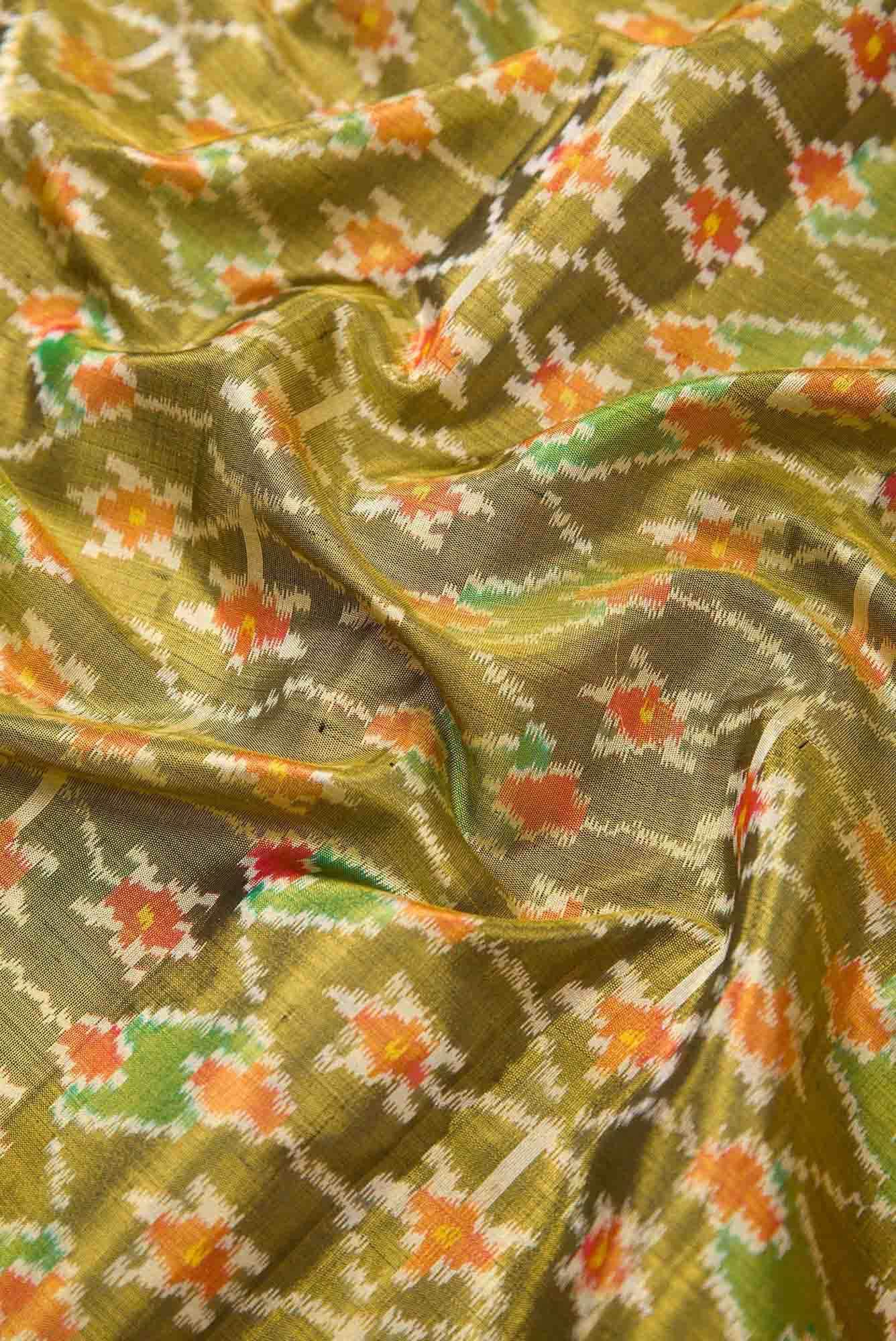Mehandi Green and Red Dual Tone Kanjivaram Tissue Silk Saree - Image 3